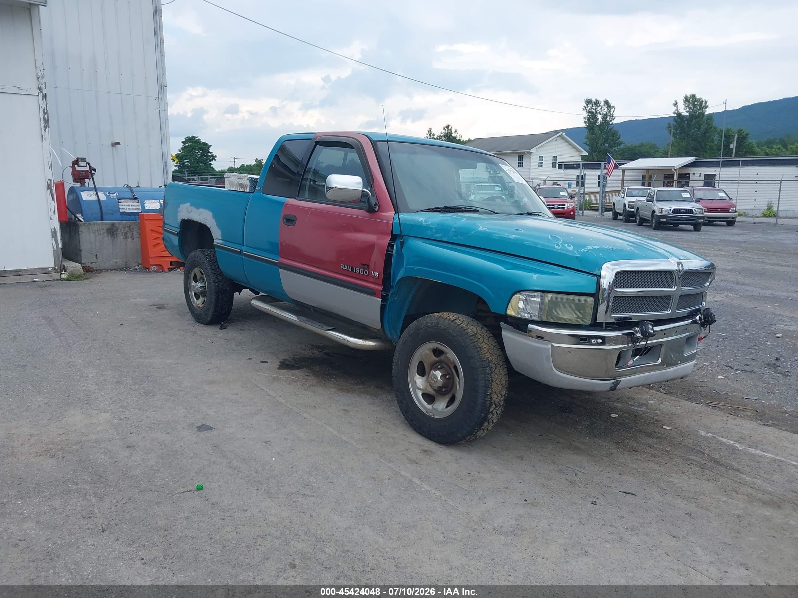 1997 Dodge 1500, VIN 1B7HF13Y0VJ529409 — Front end