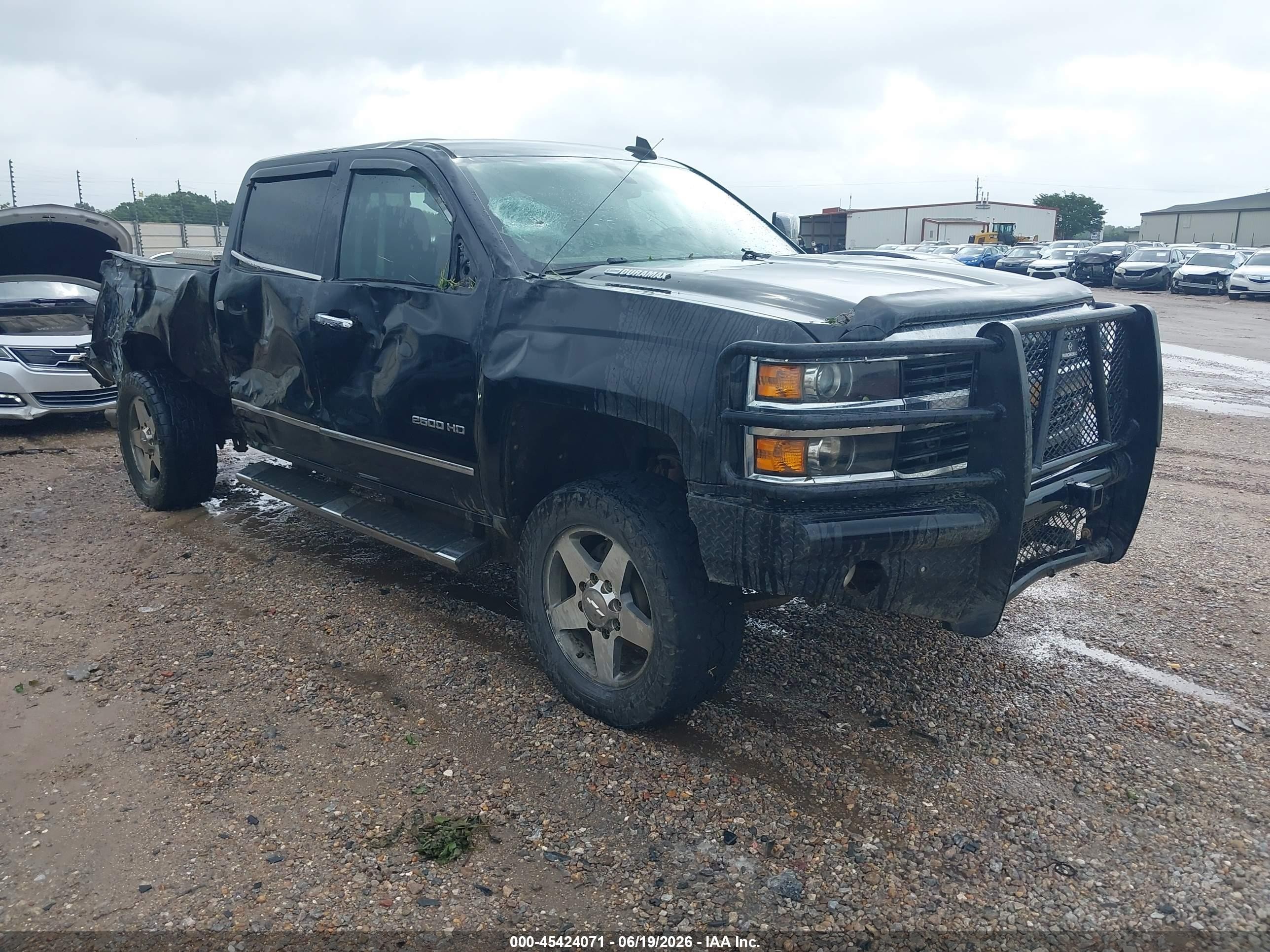 2016 Chevrolet Silverado 2500HD LTZ, VIN 1GC1KWE86GF238832 — Бок