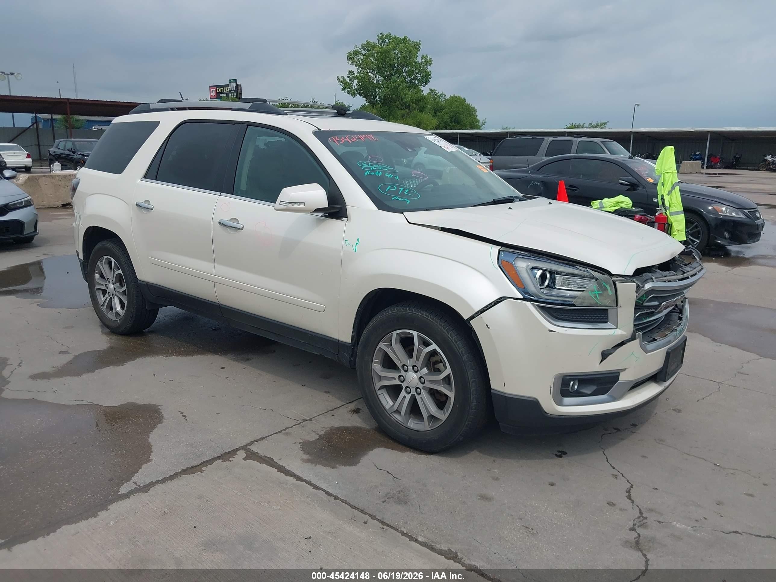 2014 GMC Acadia SLT, VIN 1GKKRSKDXEJ159253 — Front end