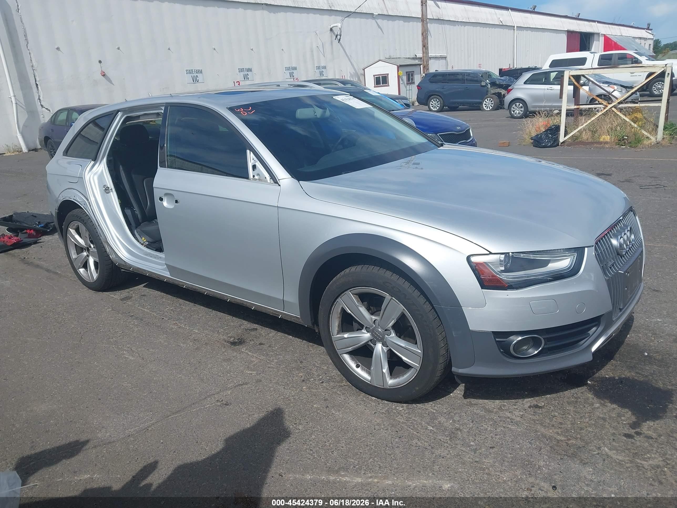 2013 Audi allroad A4 Premium Plus, VIN WA1UFAFL2DA132887 — Side