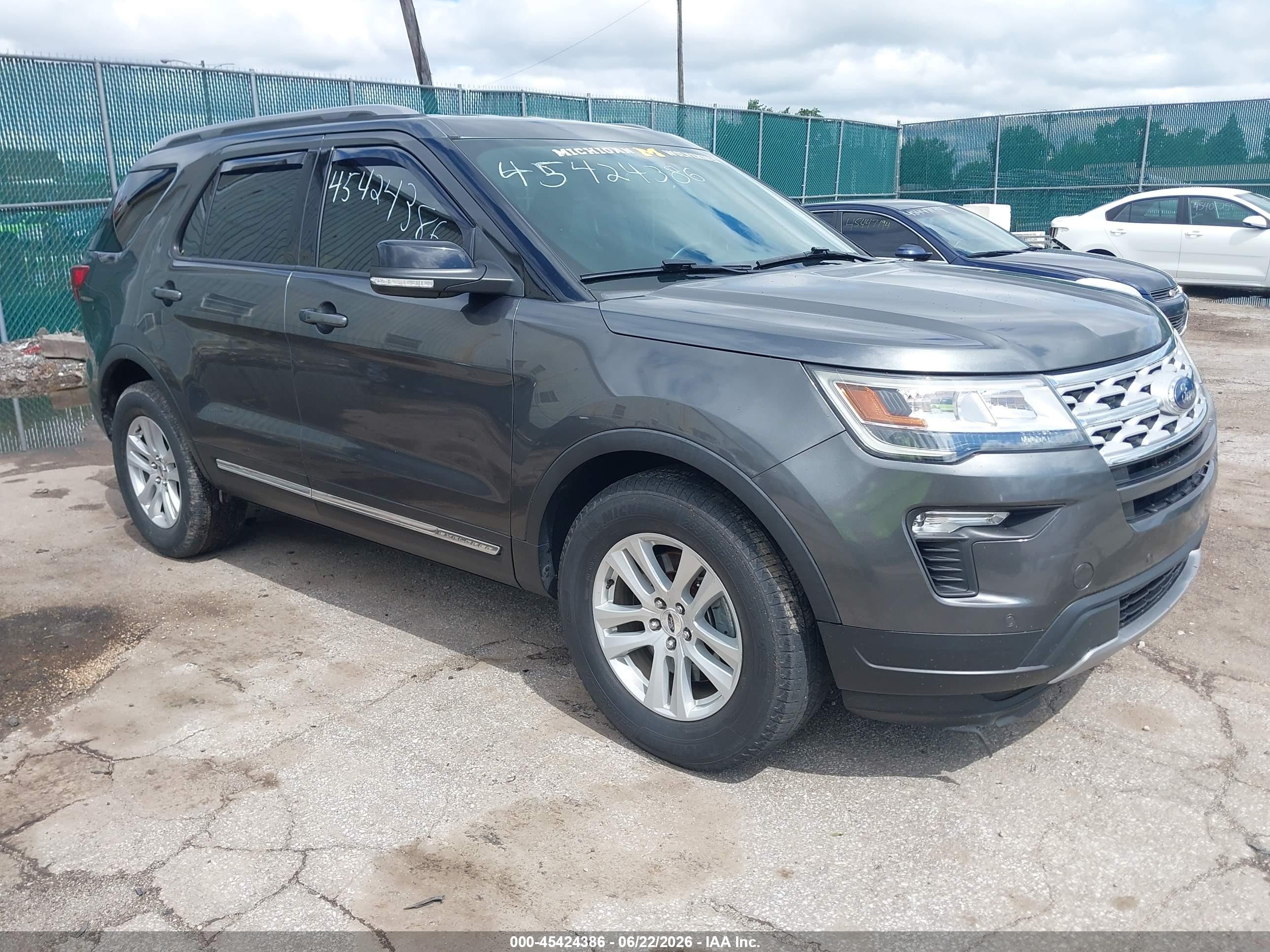 2018 Ford Explorer XLT, VIN 1FM5K8D80JGC68694 — Зад