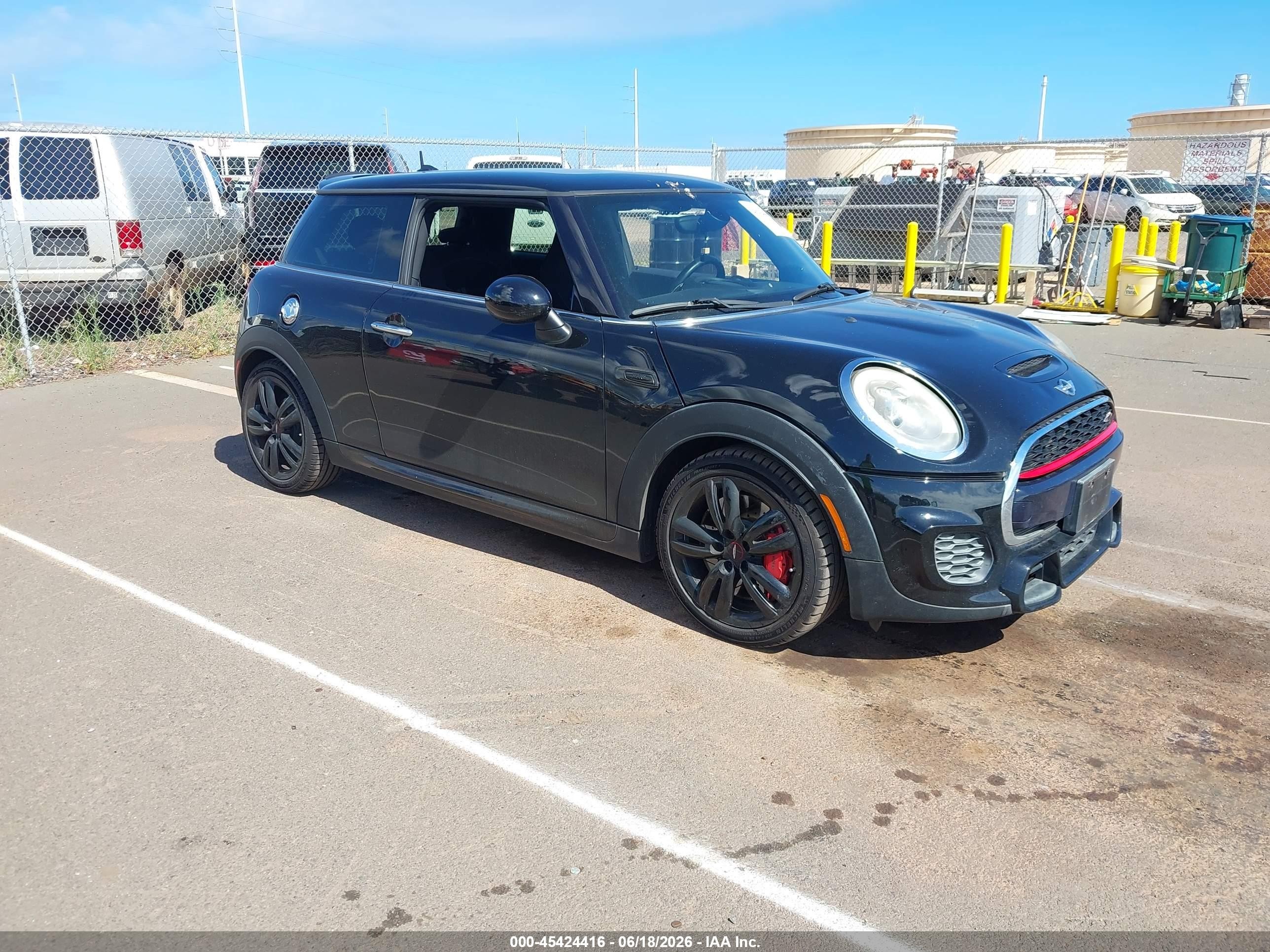 2016 MINI Hardtop John Cooper Works, VIN WMWXM9C51GT997689 — Не указано