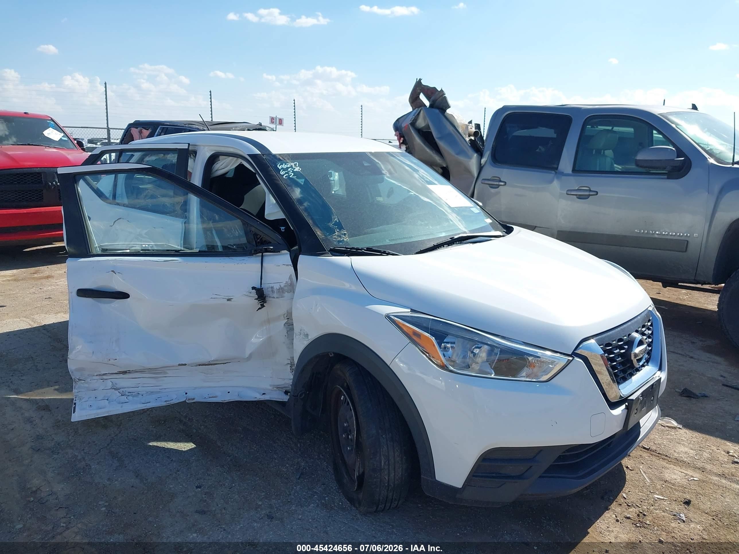 2020 Nissan Kicks S, VIN 3N1CP5BV9LL556431 — Side