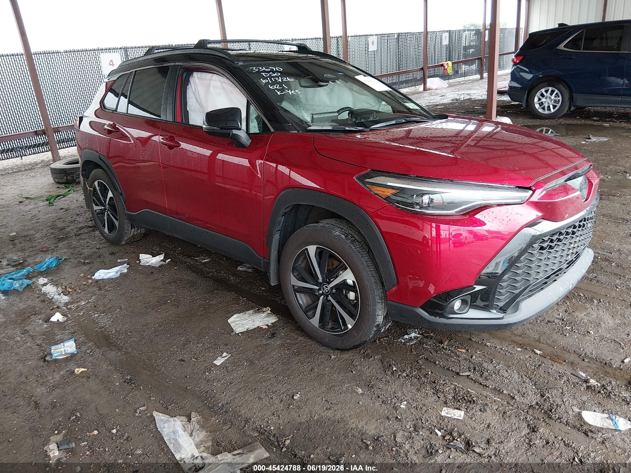 2025 Toyota Corolla Cross Hybrid XSE, VIN 7MUFBABG4SV083295 — Бок