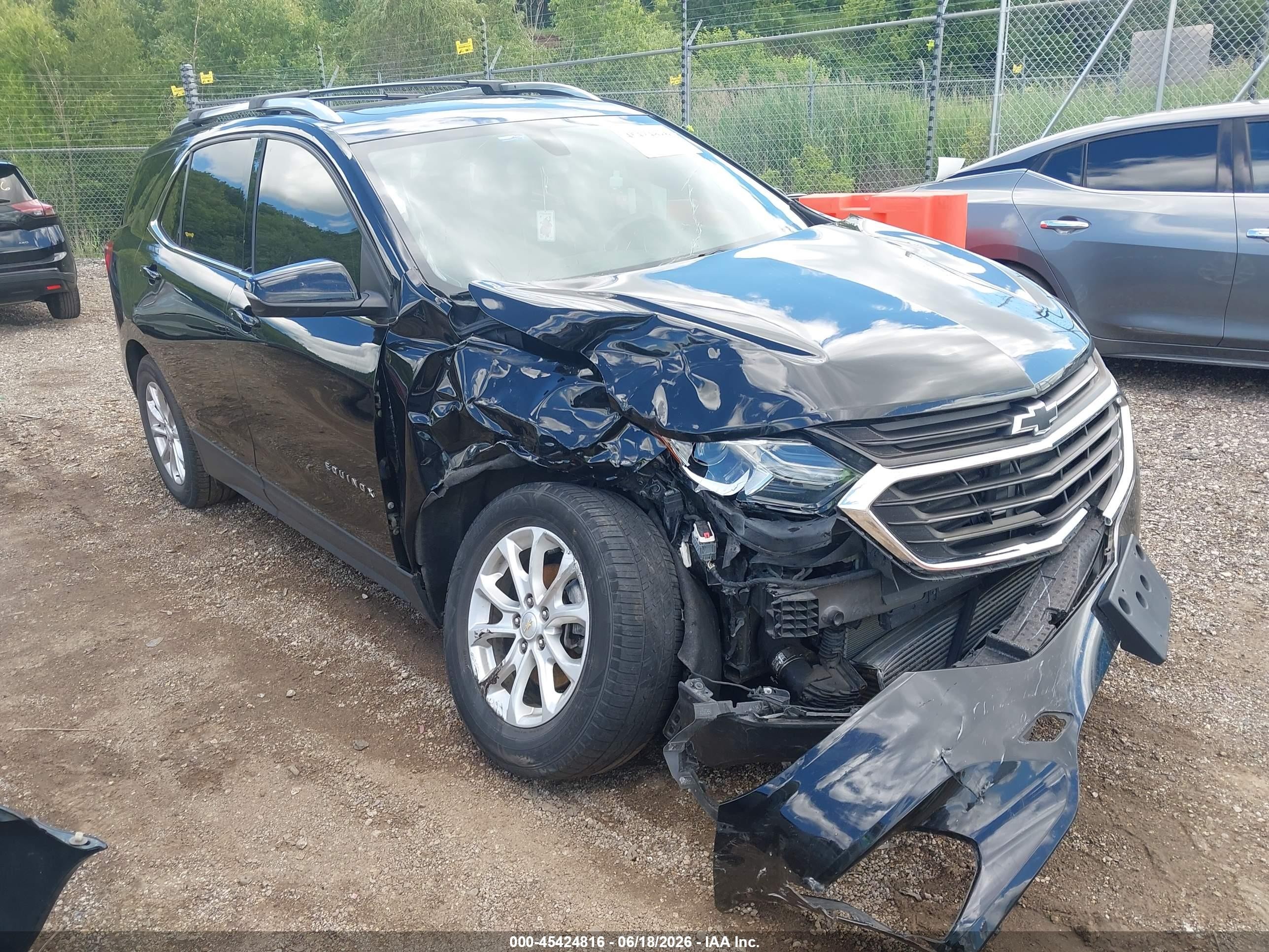 2018 Chevrolet Equinox LT, VIN 2GNAXSEV6J6129683 — Front end