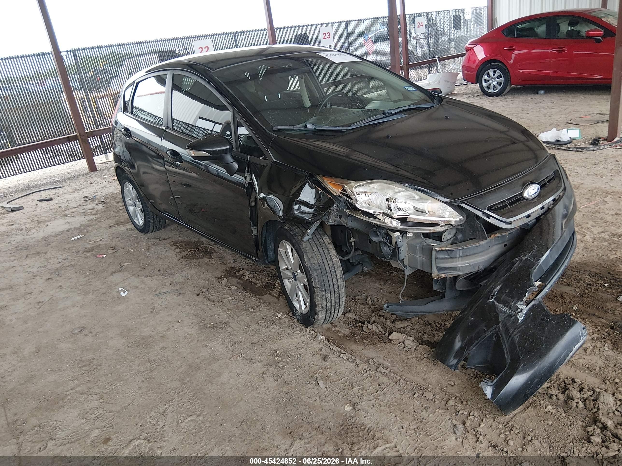 2013 Ford Fiesta SE, VIN 3FADP4EJ7DM219827 — Front end