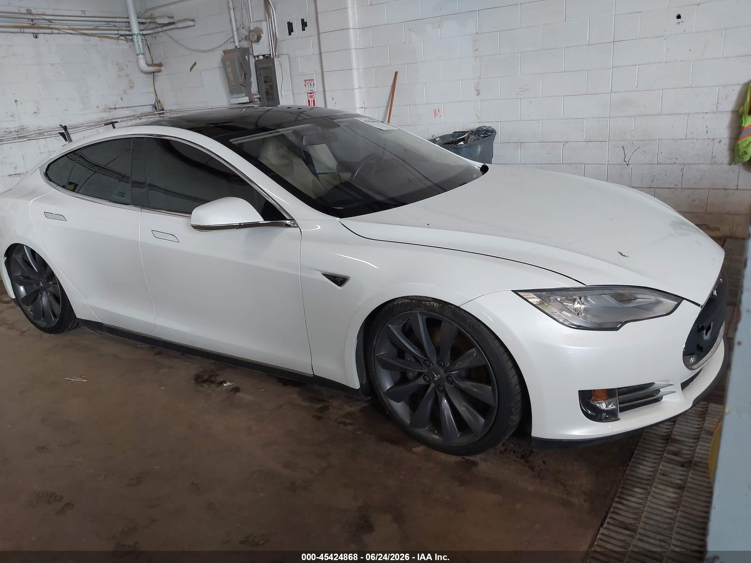 2012 Tesla Model S Performance, VIN 5YJSA1CPXCFP01820 — Front end
