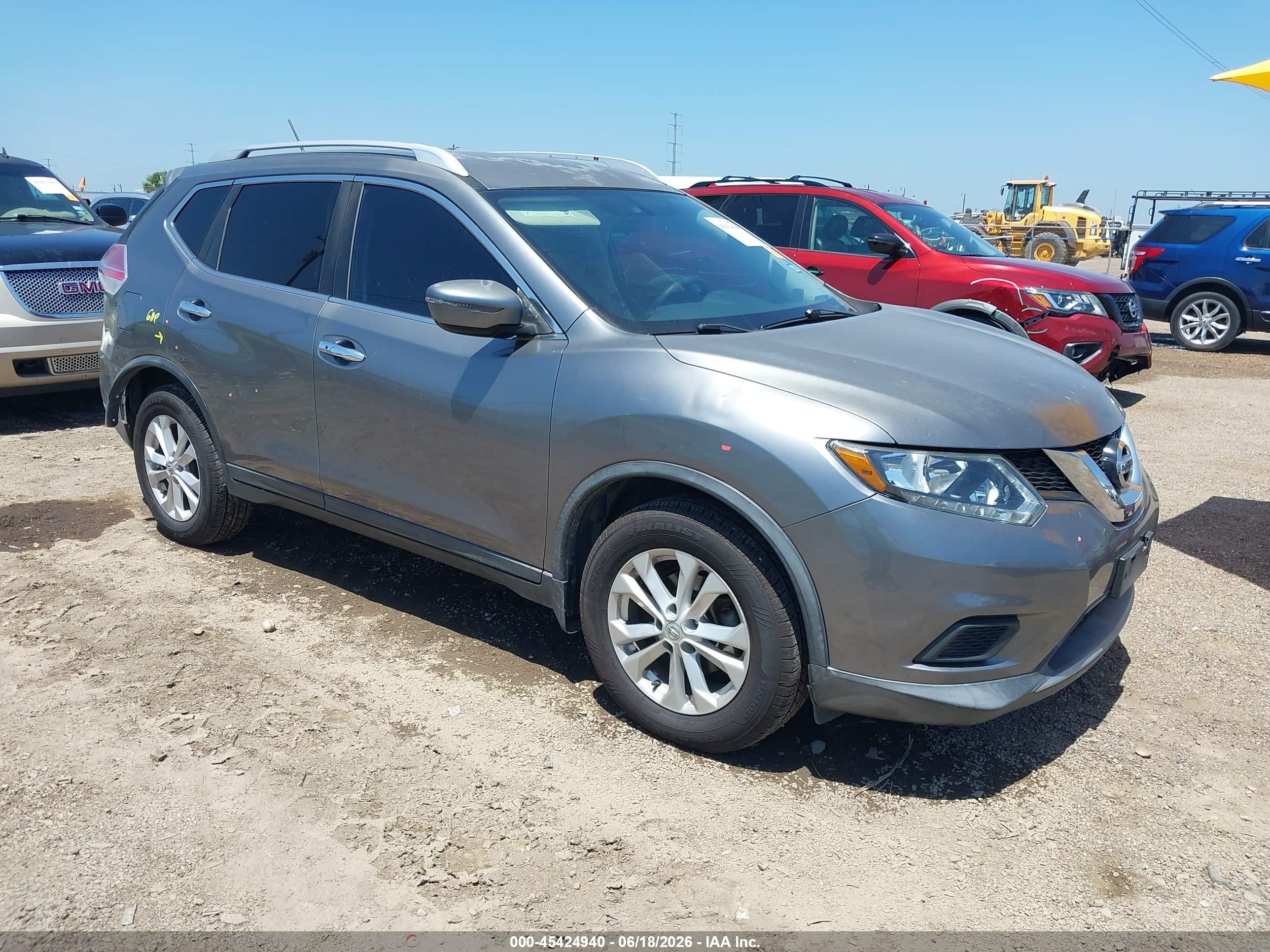 2016 Nissan Rogue S, VIN KNMAT2MT7GP667385 — Rear end