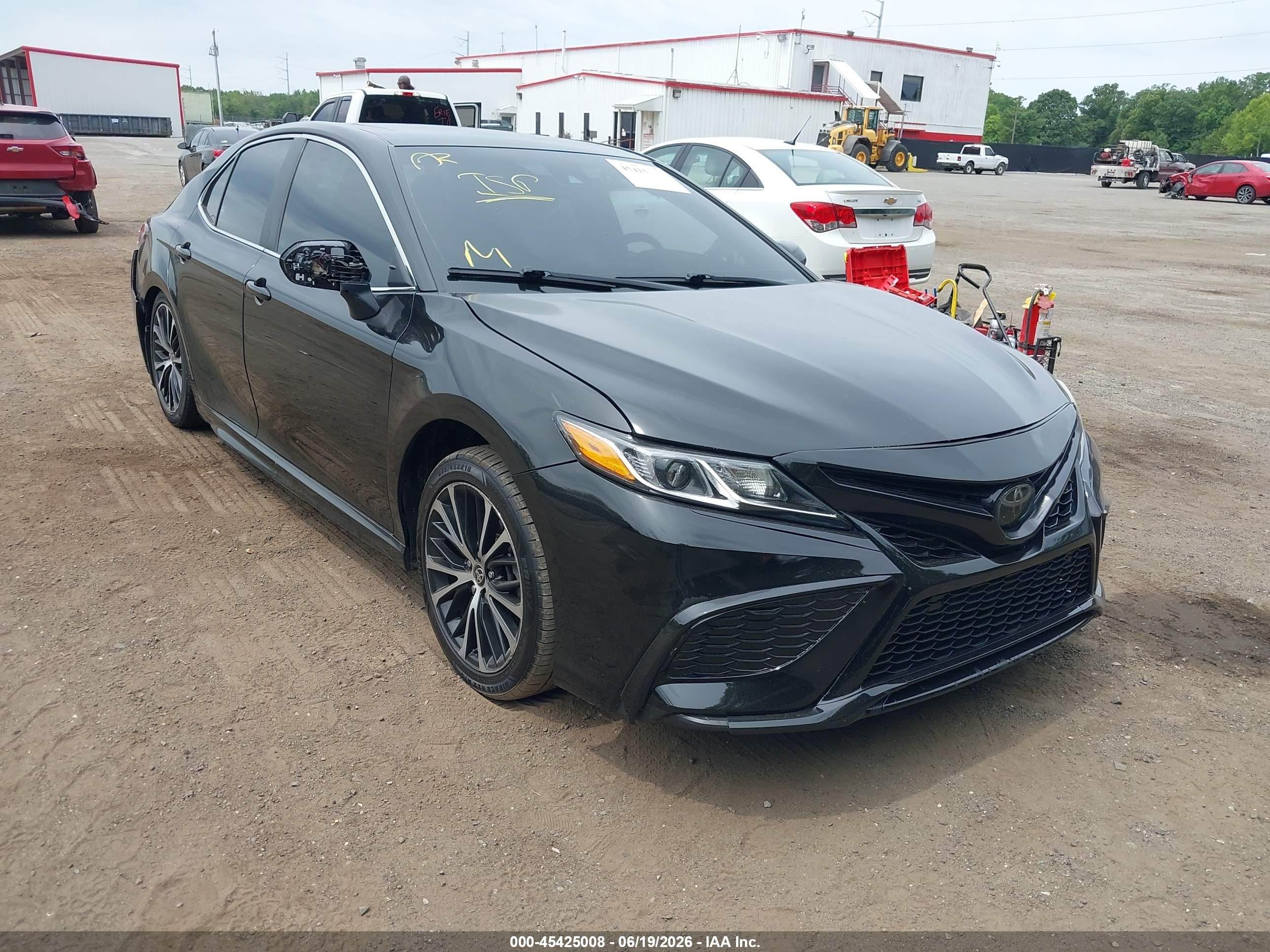 2020 Toyota Camry SE, VIN 4T1G11AK5LU504716 — Rear end