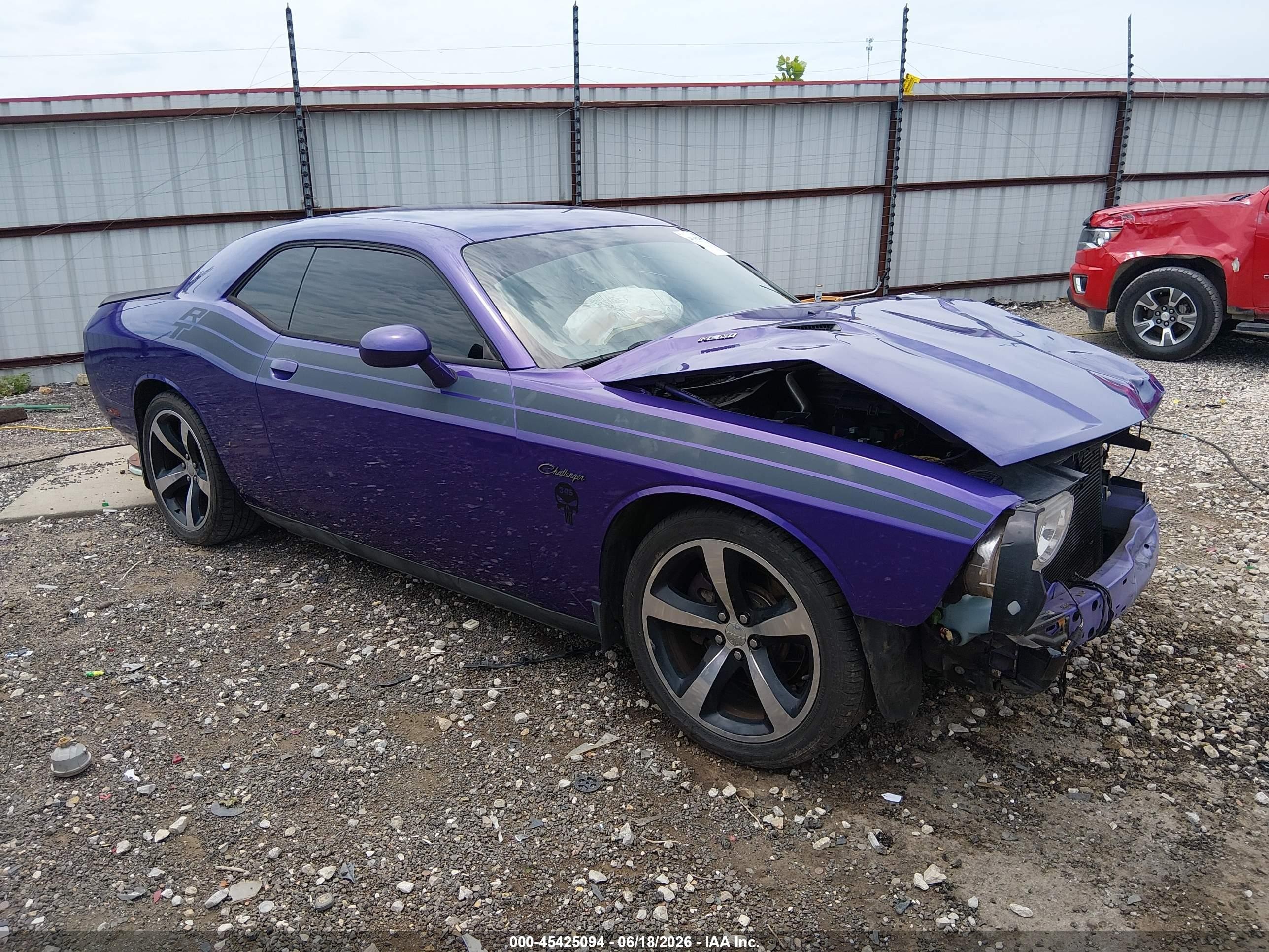 2013 Dodge Challenger R/T Classic, VIN 2C3CDYBT6DH708721 — Front end