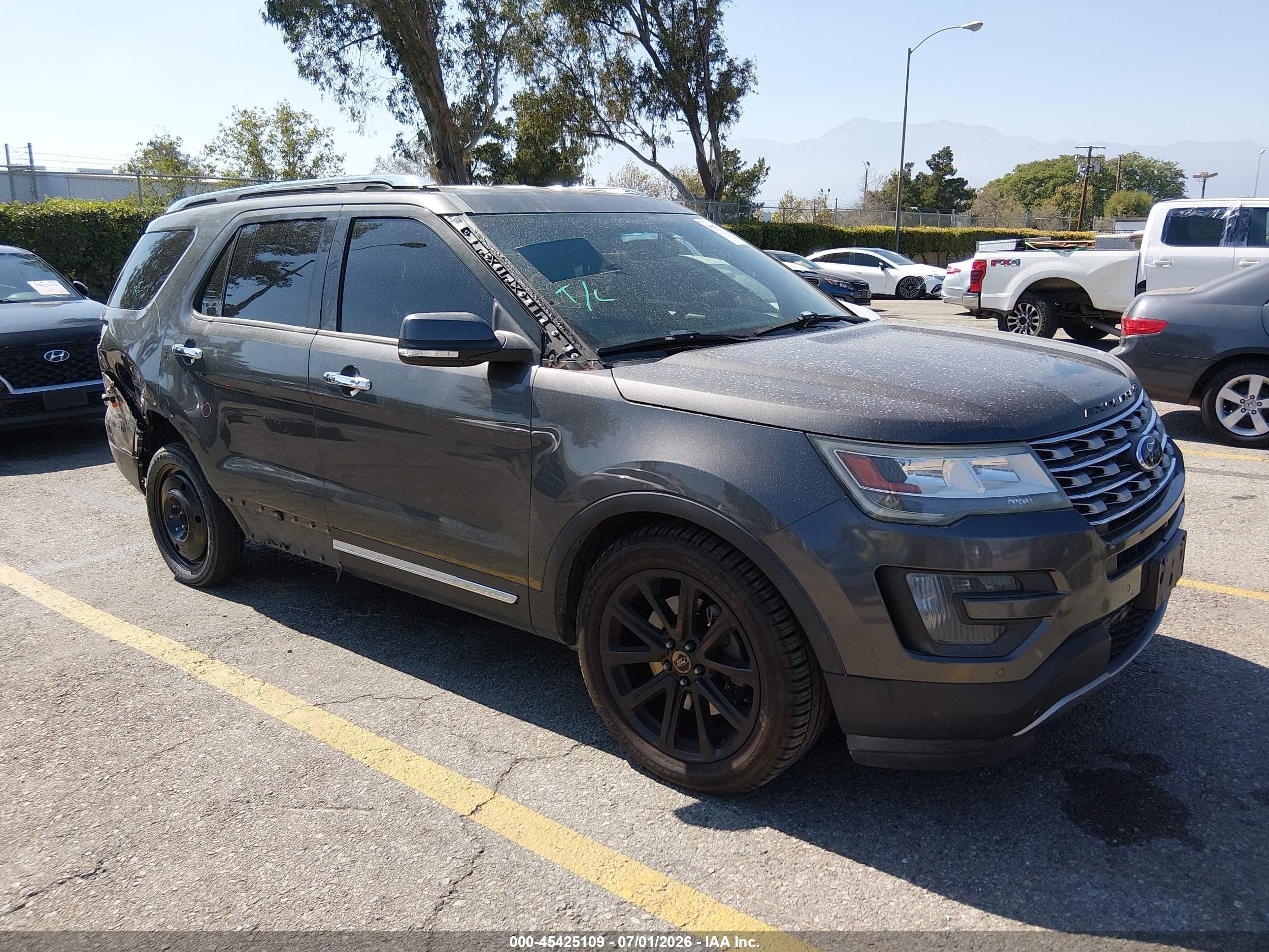 2016 Ford Explorer Limited, VIN 1FM5K7F85GGA36544 — Бок