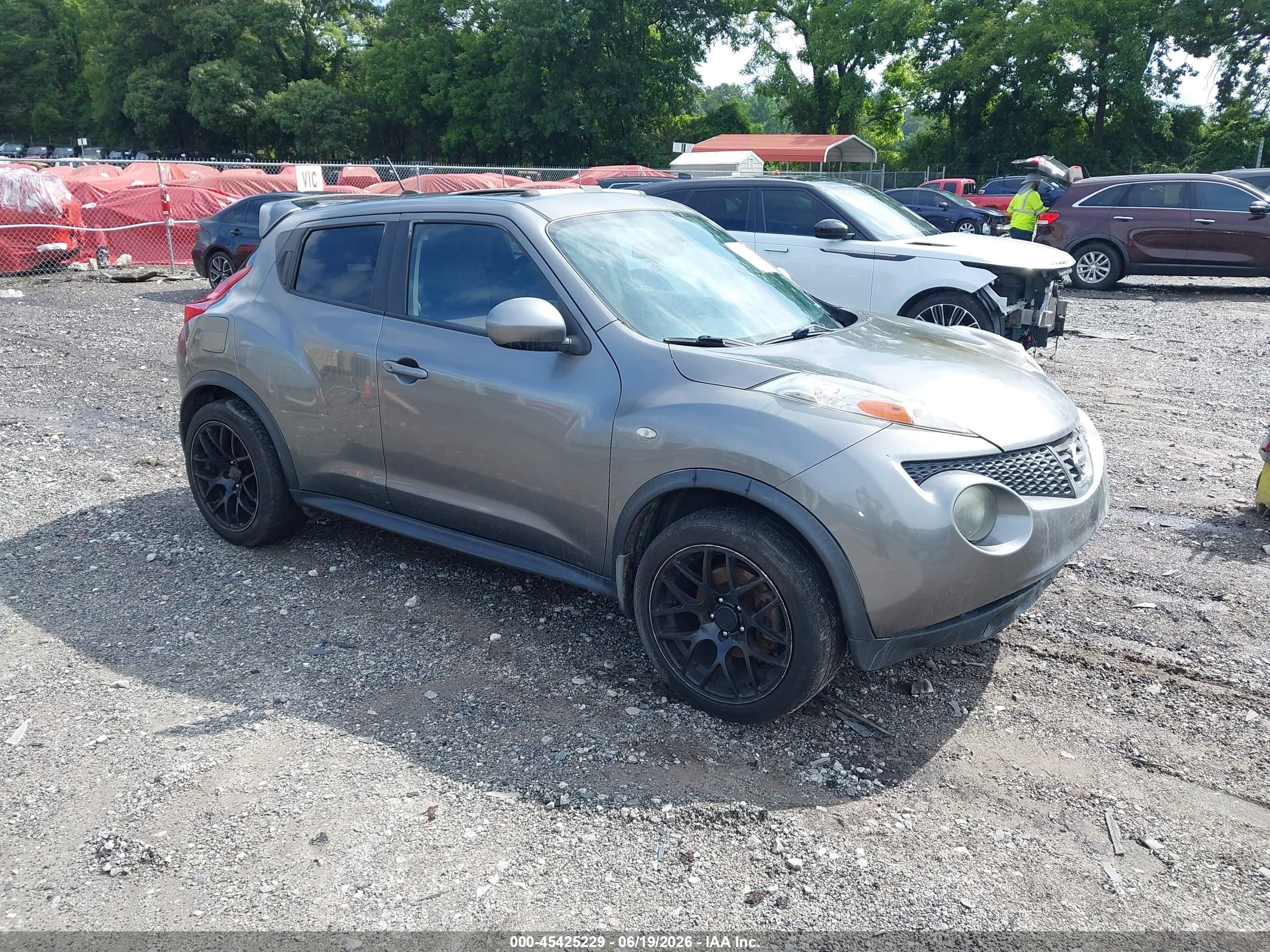 2011 Nissan Juke SV, VIN JN8AF5MV5BT021406 — Engine fire