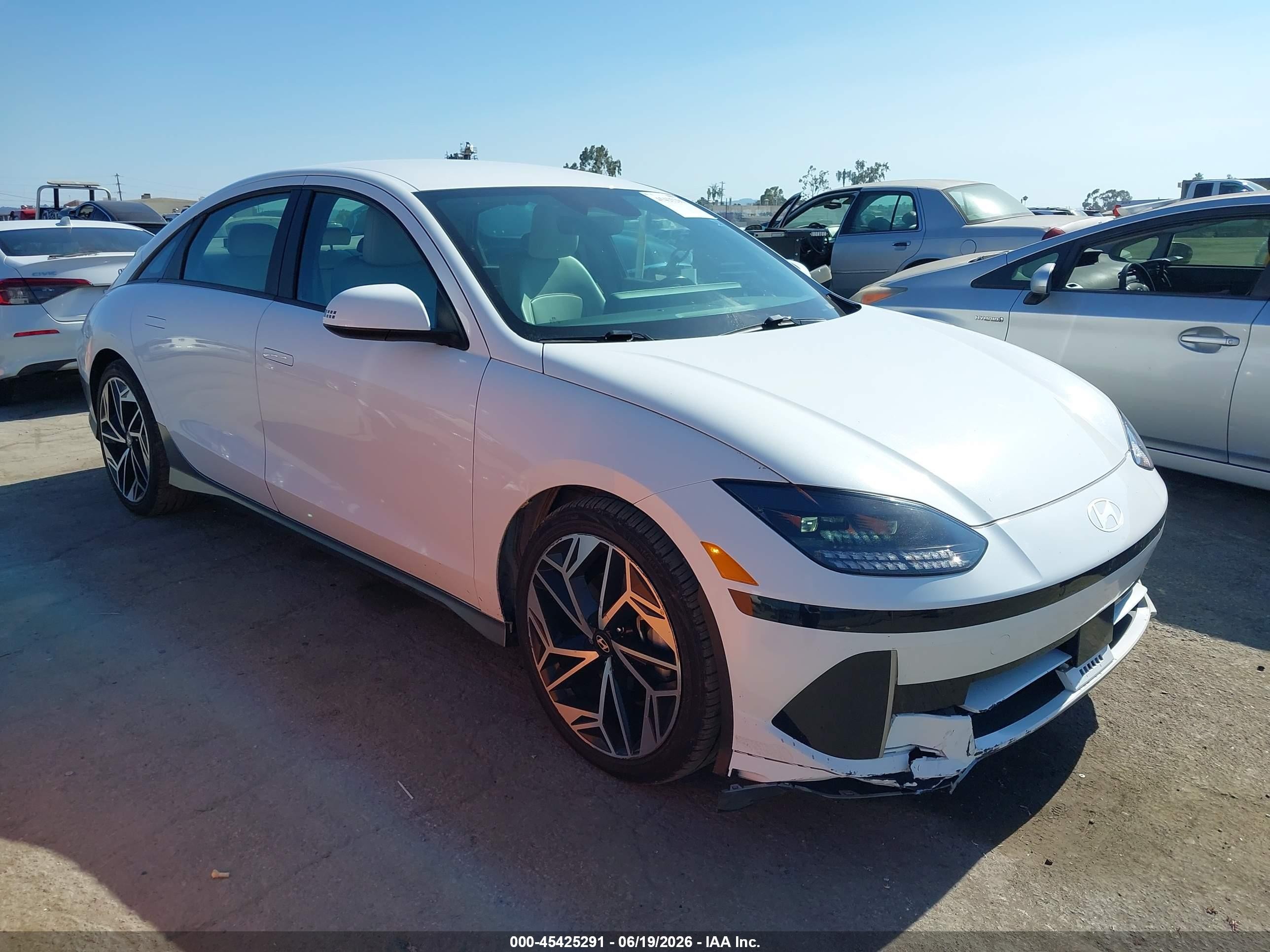 2023 Hyundai Ioniq 6 SEL, VIN KMHM34AA0PA048234 — Бок