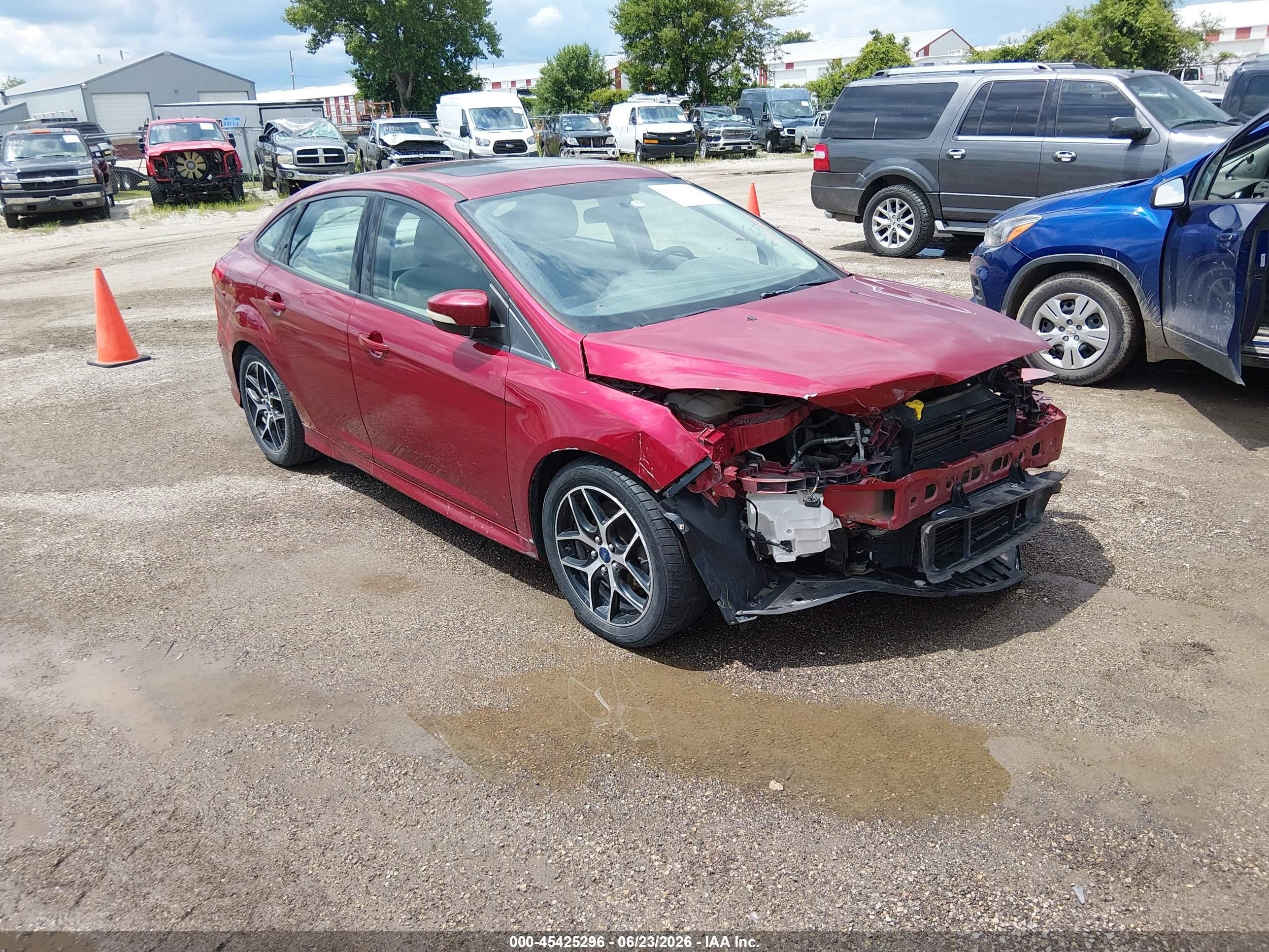 2015 Ford Focus SE, VIN 1FADP3F20FL280278 — Front end