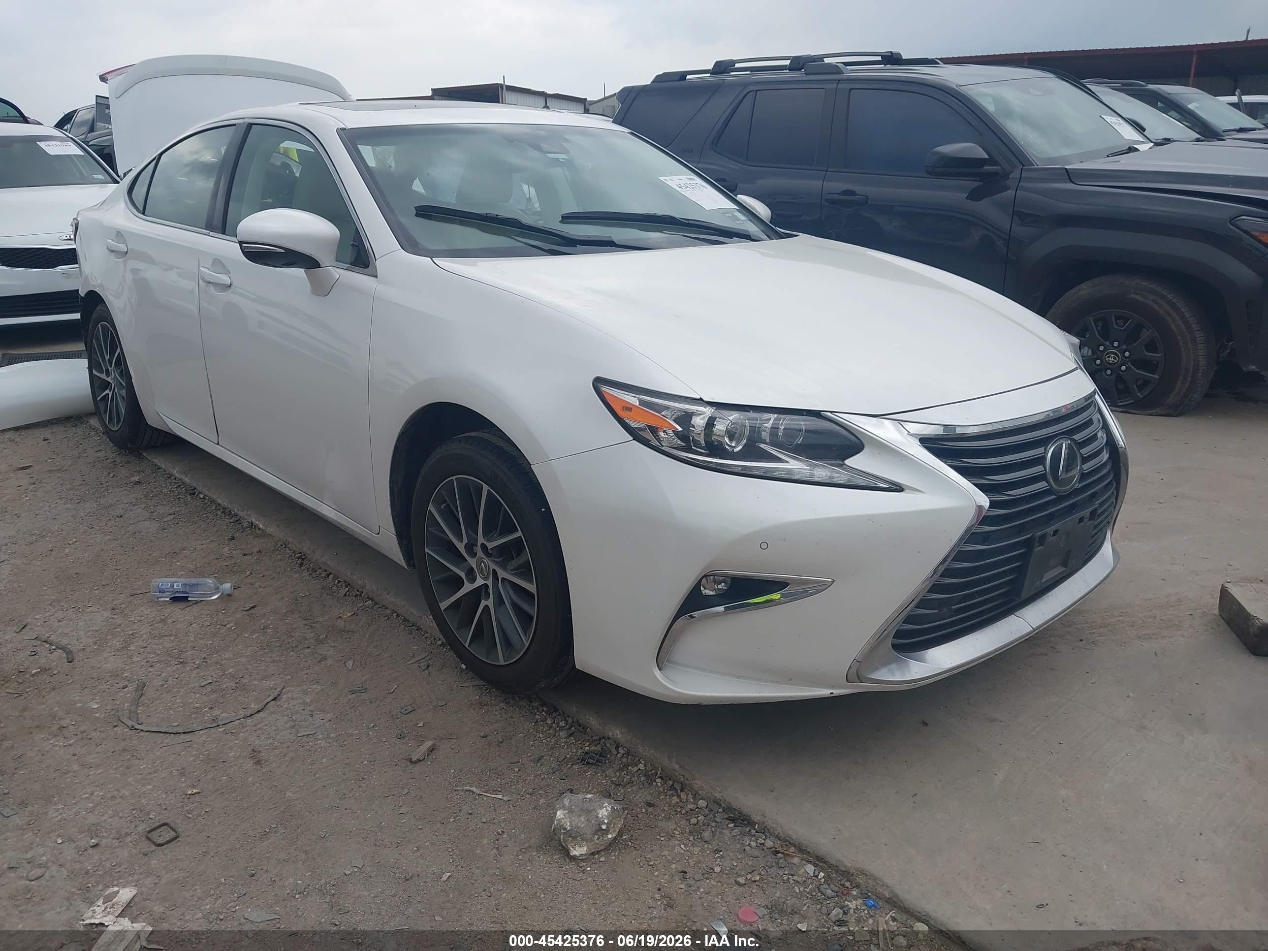 2018 Lexus ES 350, VIN 58ABK1GG6JU086280 — Rear end
