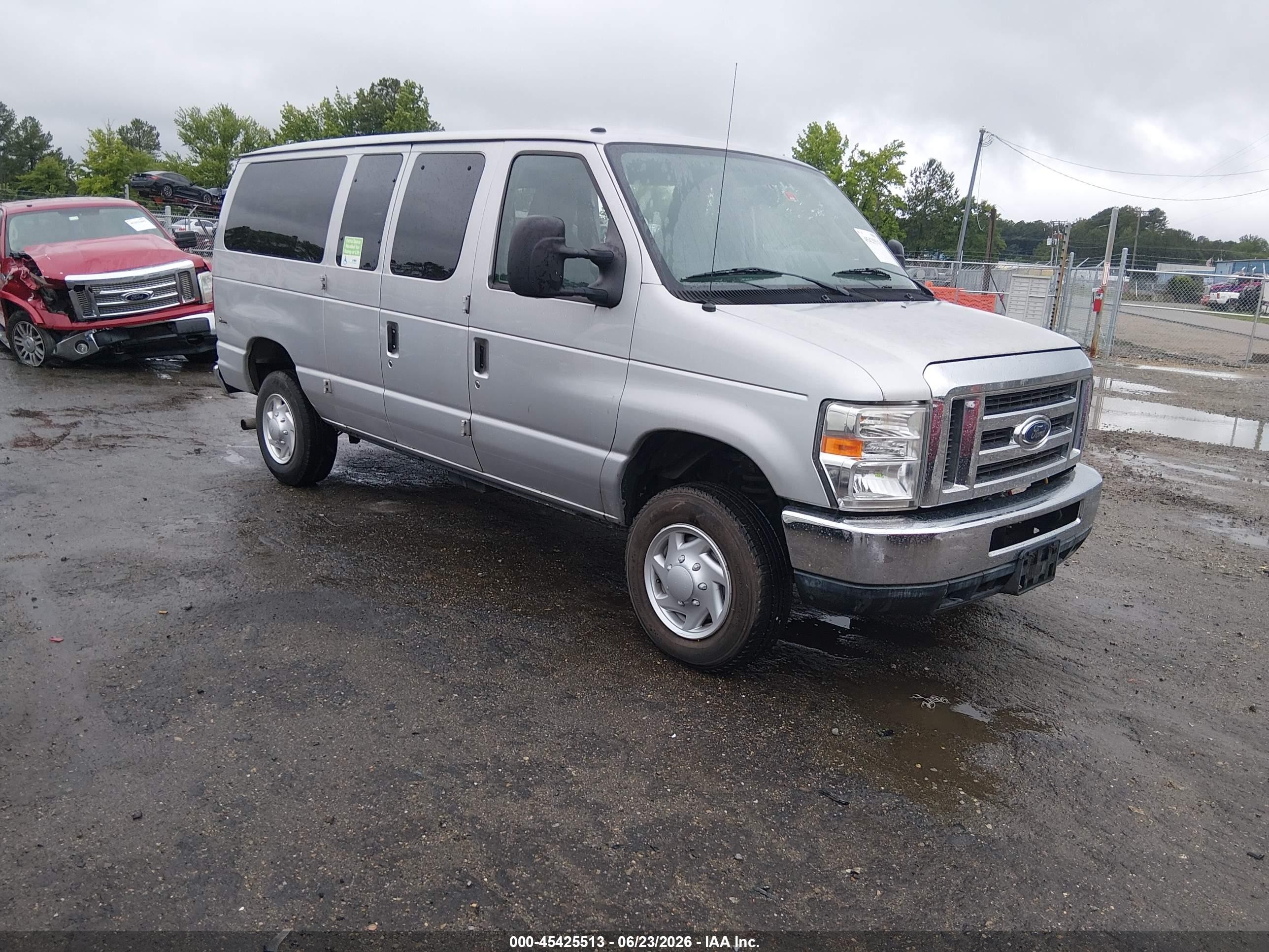 2012 Ford Econoline Passenger XL, VIN 1FMNE1BLXCDA37327 — Side