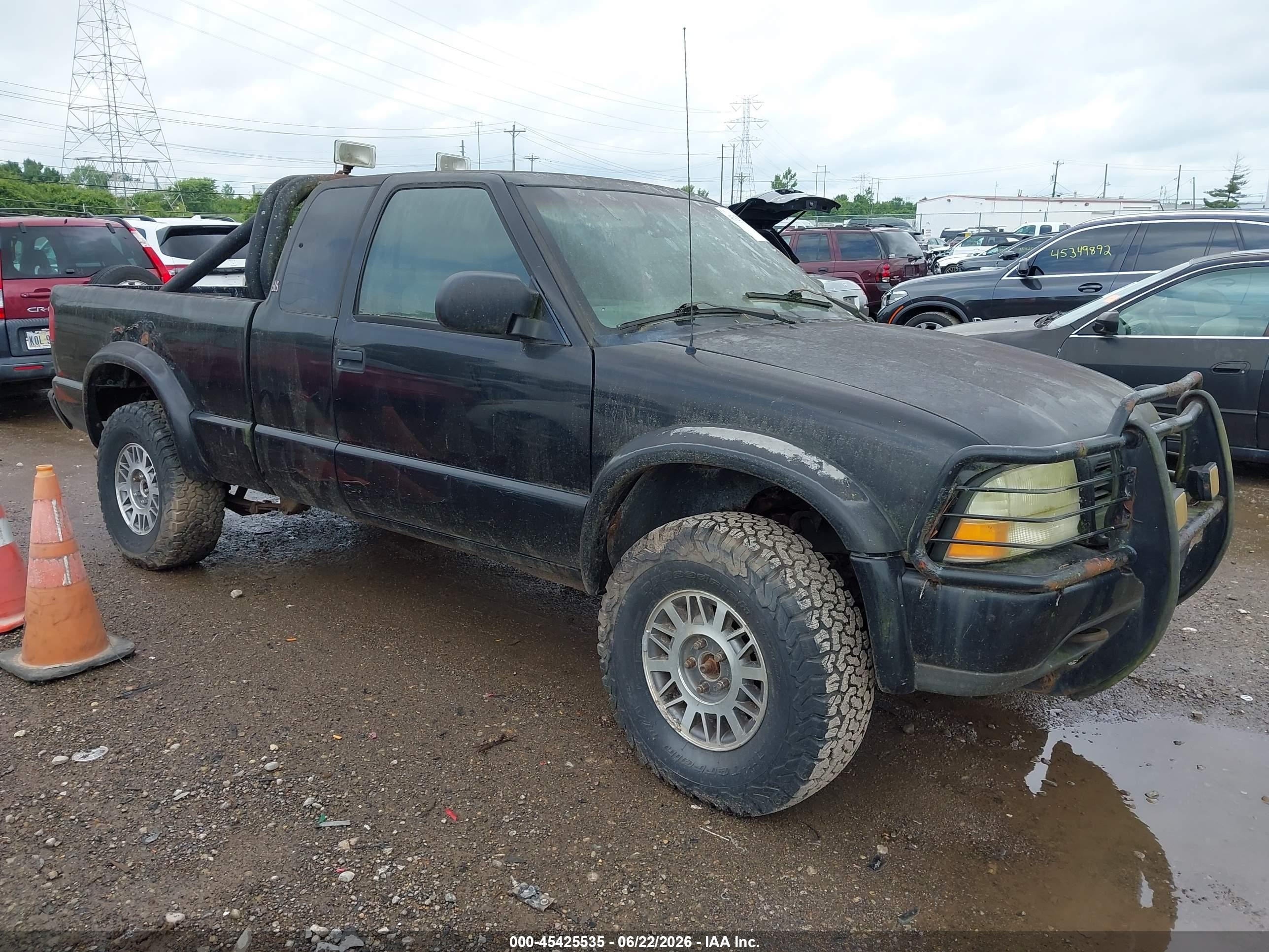 2000 GMC Sonoma SLS 1SJ, VIN 1GTCT19W3Y8130031 — Normal wear