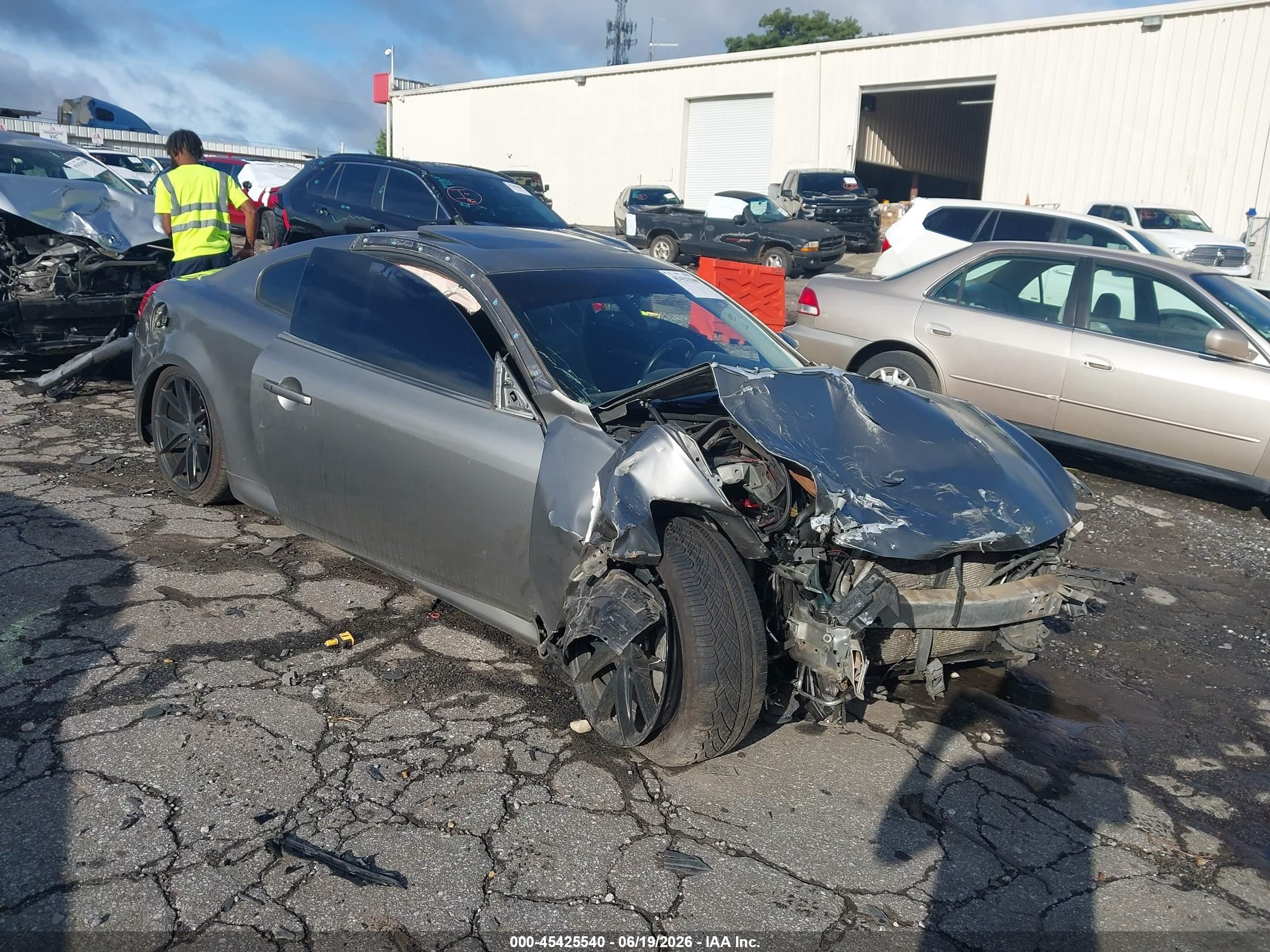 2008 Infiniti G37 Journey, VIN JNKCV64E28M107254 — Front end
