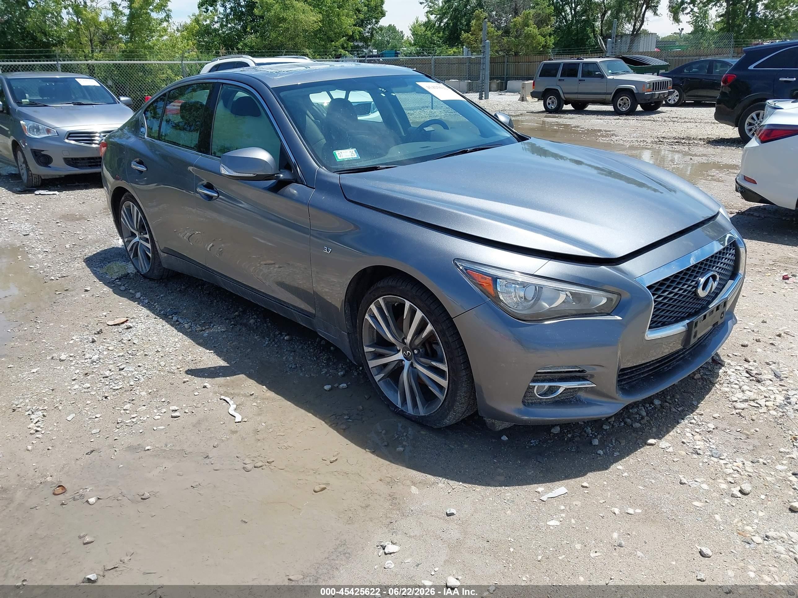 2015 Infiniti Q50 Premium, VIN JN1BV7AR0FM422676 — Rear end