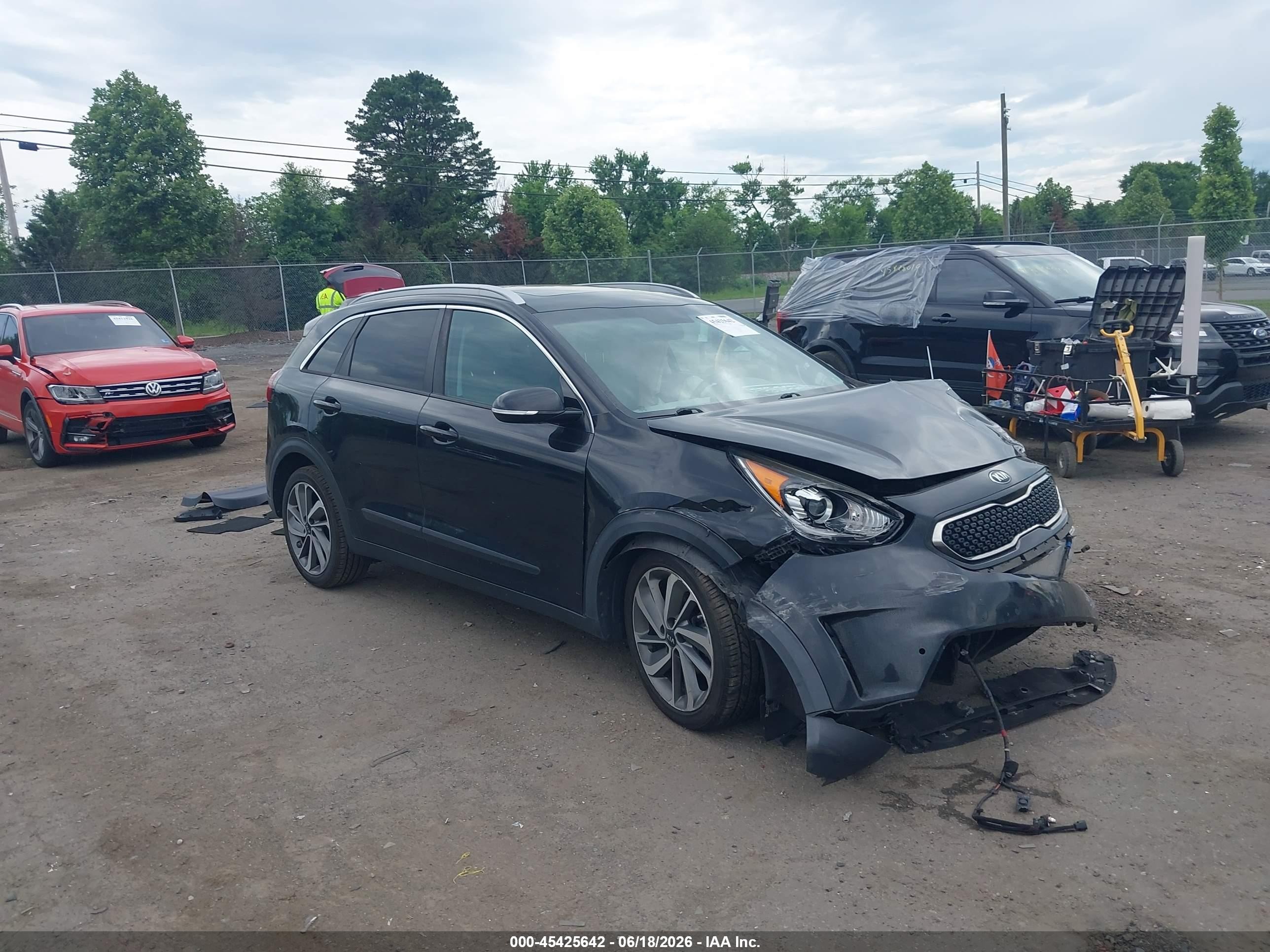 2017 Kia Niro Touring, VIN KNDCE3LCXH5059044 — Front end
