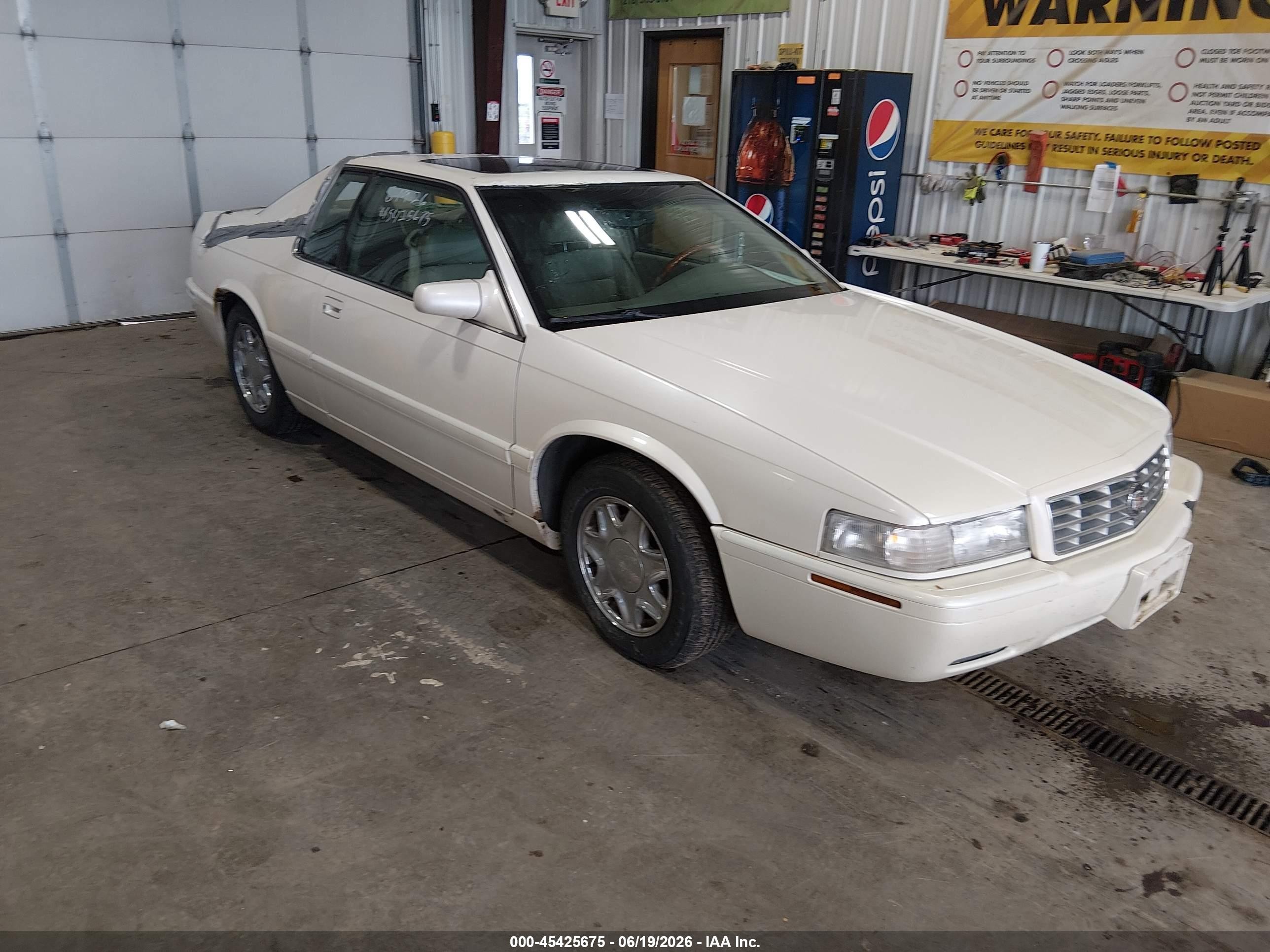 2001 Cadillac Eldorado ESC, VIN 1G6EL12Y51B109259 — Rear end