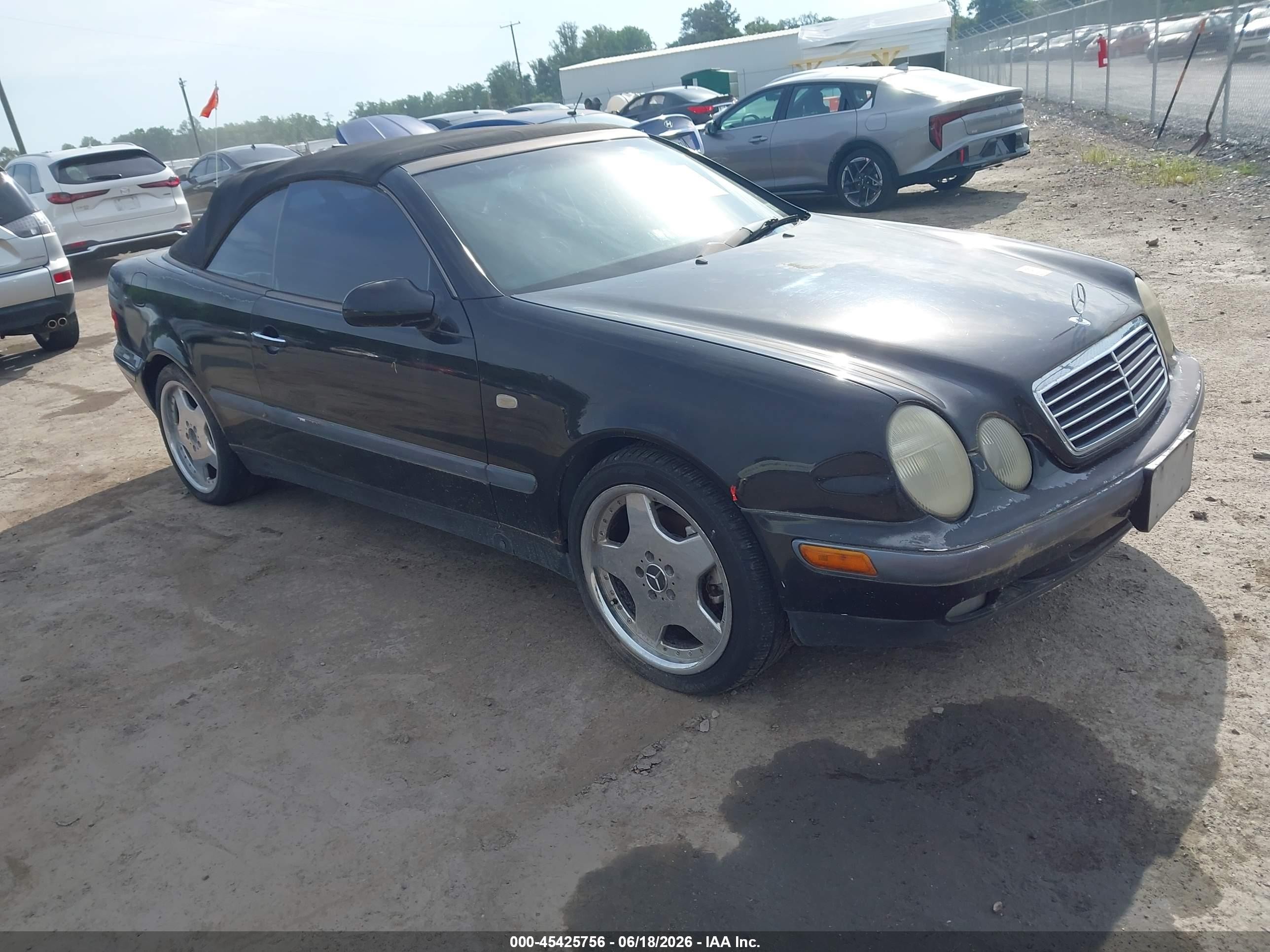 1999 Mercedes-Benz CLK 320/430, VIN WDBLK65G9XT007133 — Front end