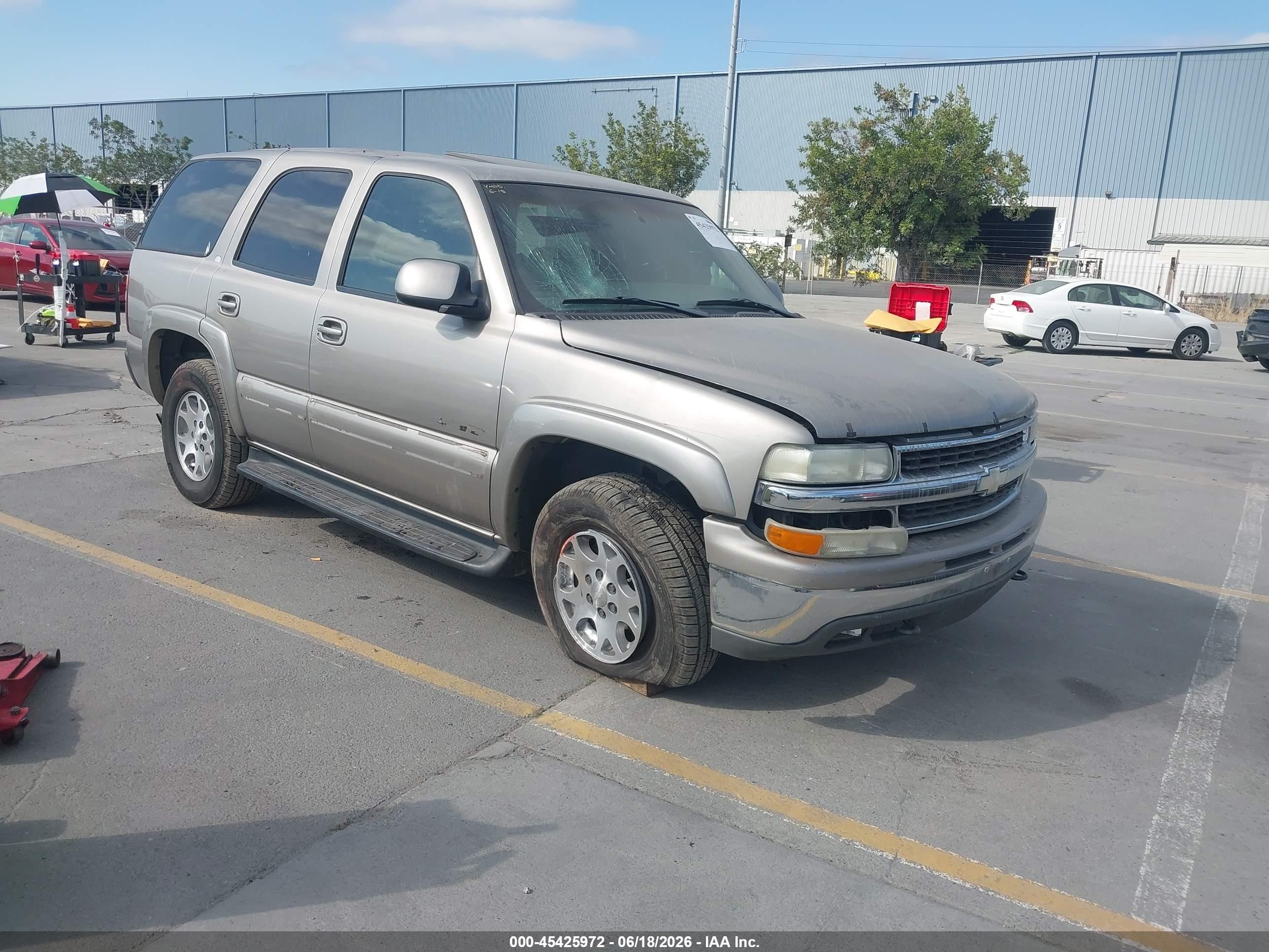 2002 Chevrolet Tahoe LS, VIN 1GNEK13T12R327704 — Front end