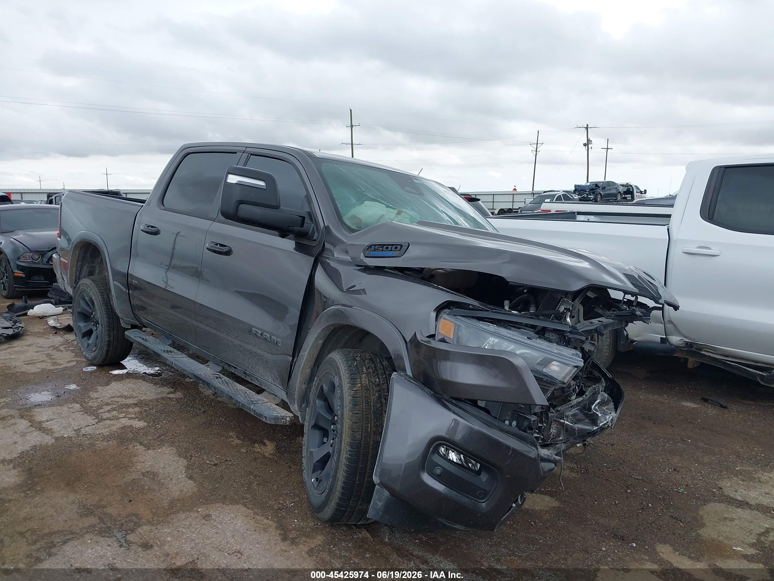 2025 Ram 1500 Big Horn, VIN 1C6RREFG2SN226343 — Перед