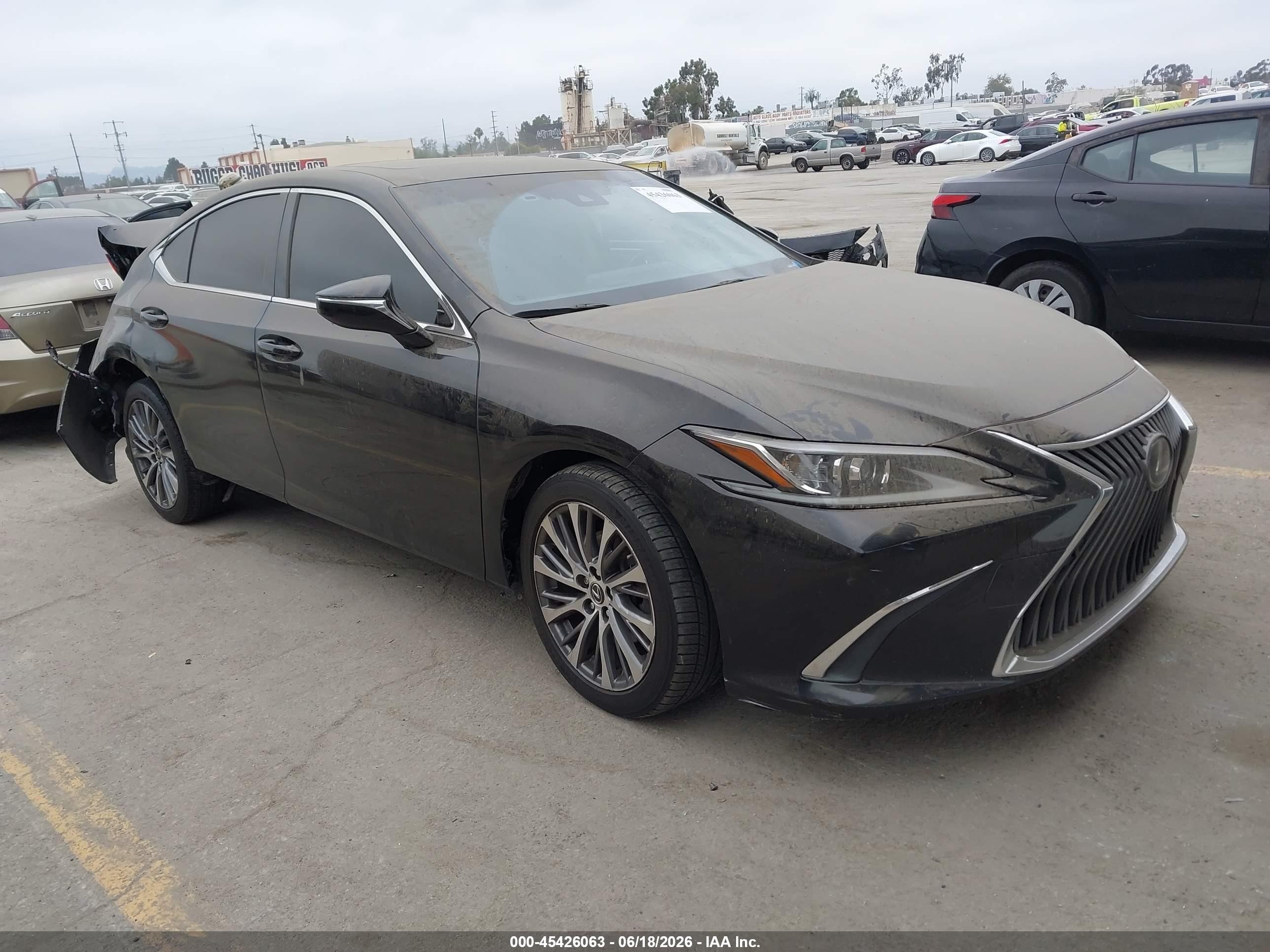 2019 Lexus ES 300h Ultra Luxury, VIN JTHB21B18K2003426 — Rear end
