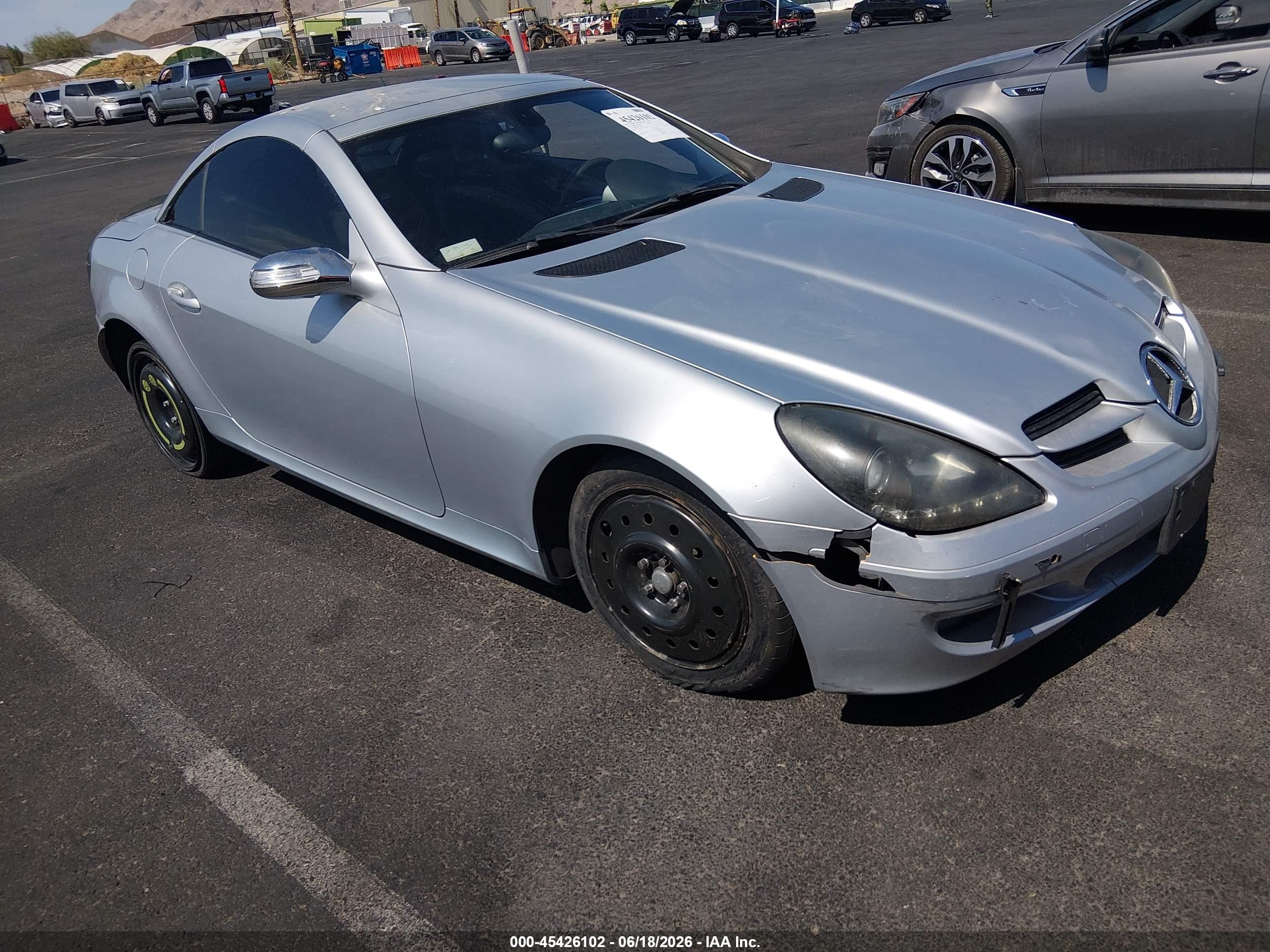 2005 Mercedes-Benz SLK 230/320, VIN WDBWK56F75F048045 — Normal wear