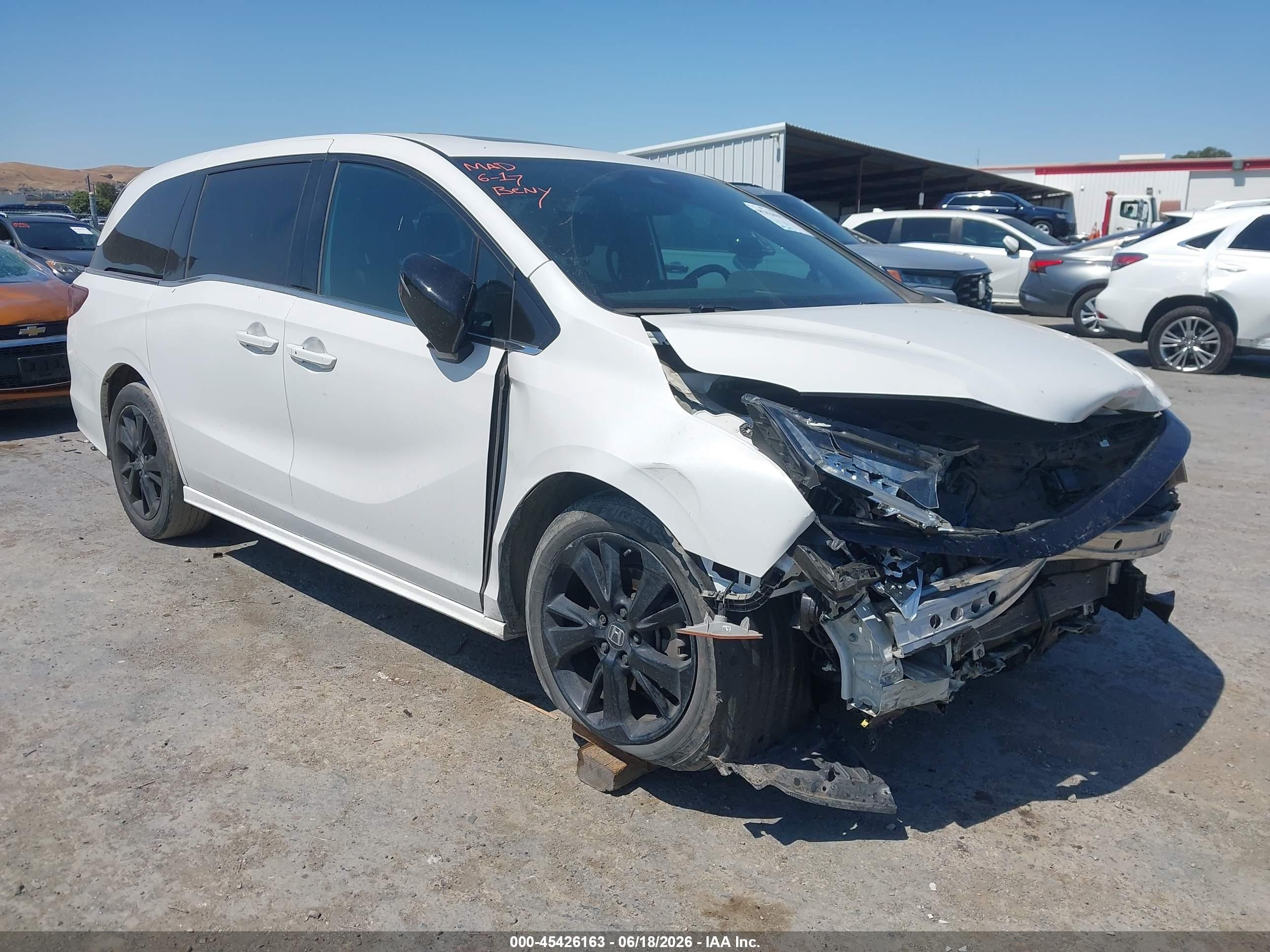 2023 Honda Odyssey Sport, VIN 5FNRL6H79PB064827 — Front end