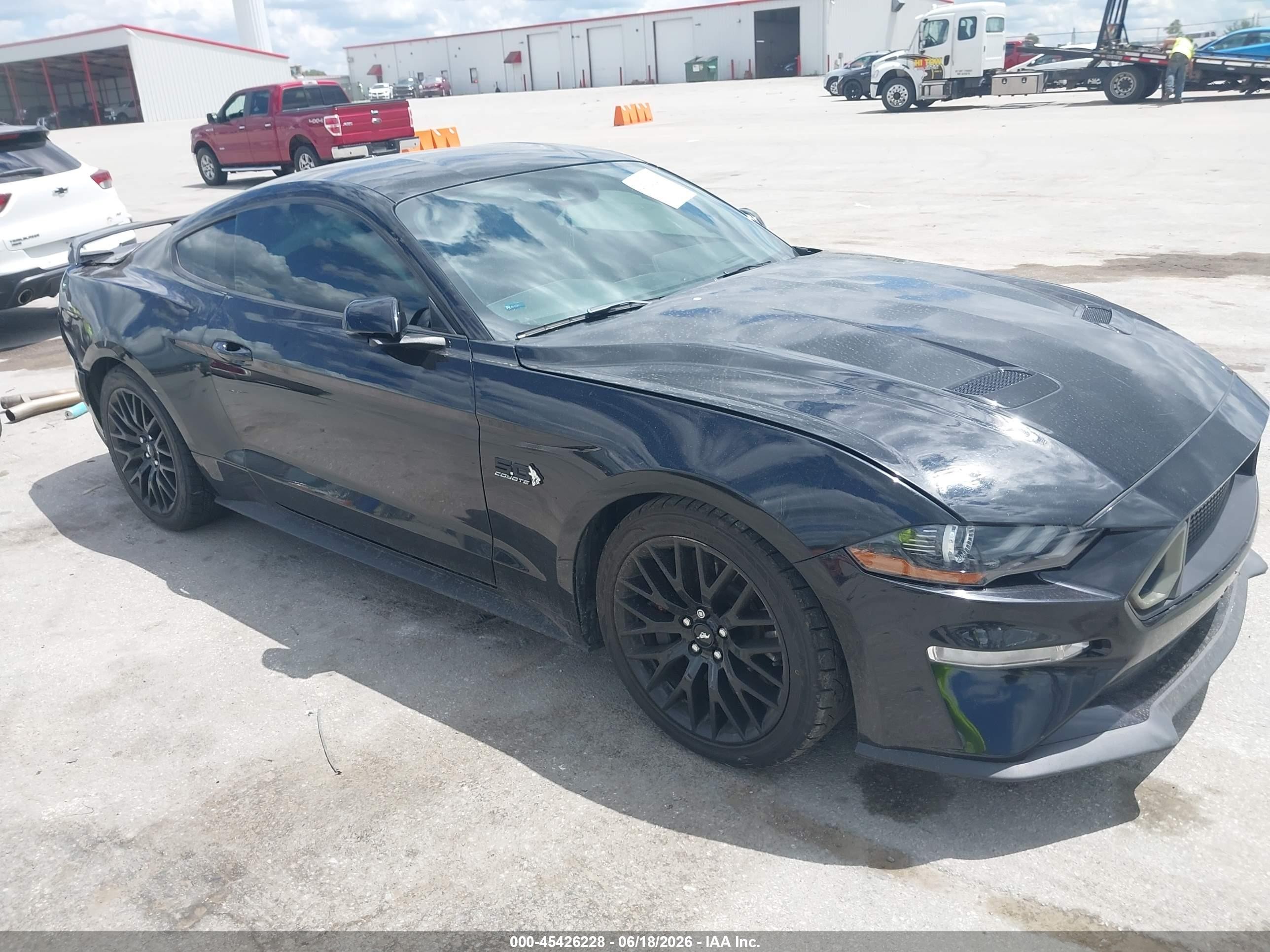 2020 Ford Mustang GT Premium, VIN 1FA6P8CF6L5118118 — Side