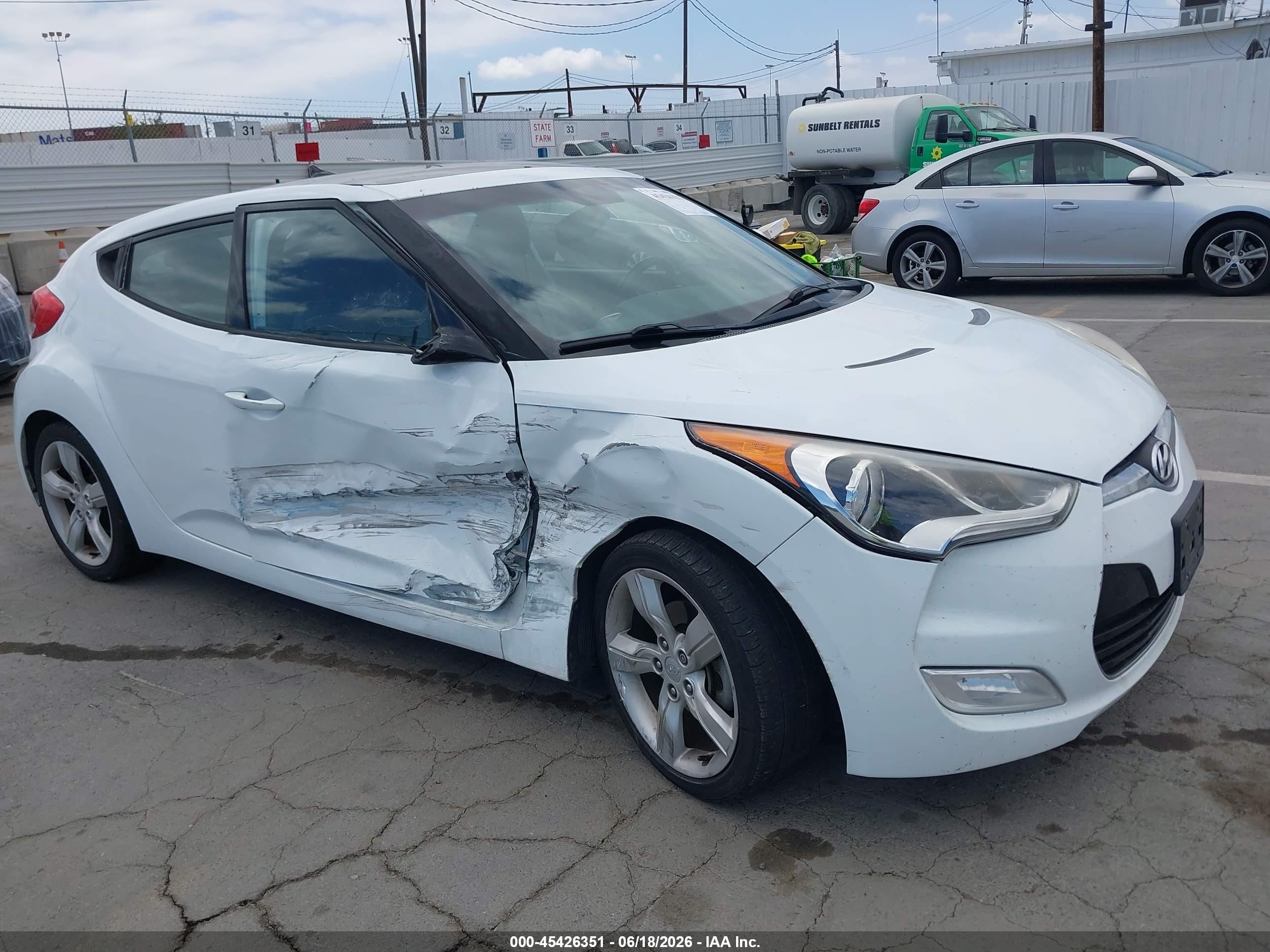 2014 Hyundai Veloster, VIN KMHTC6AD3EU211925 — Side