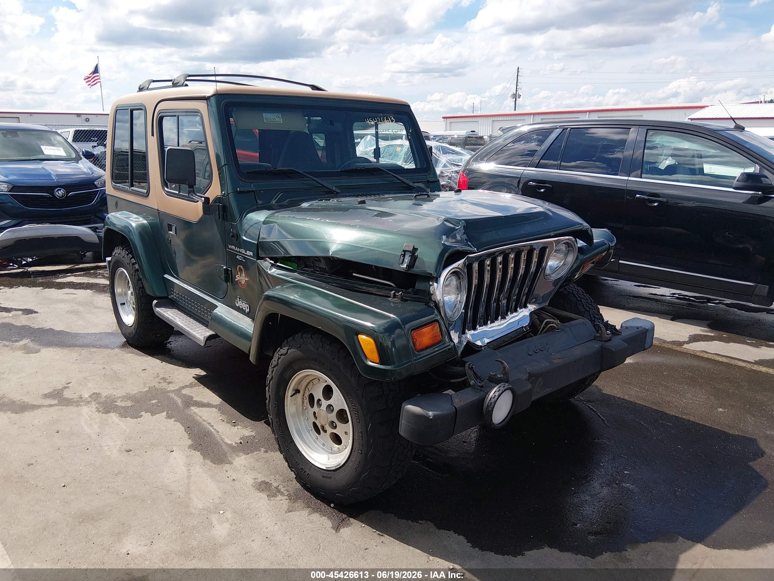 1999 Jeep Wrangler Sahara, VIN 1J4FY49S1XP435782 — Front end