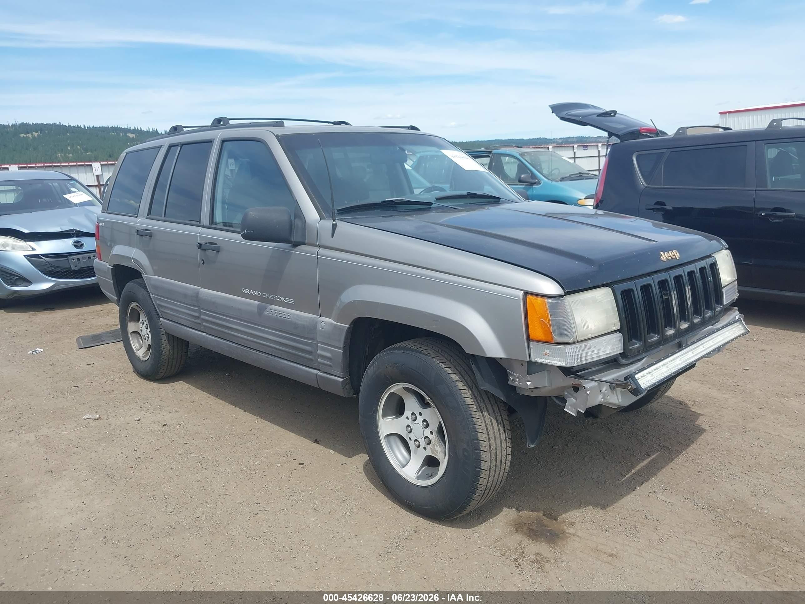 1998 Jeep Grand Cherokee Laredo, VIN 1J4GZ58S3WC311267 — Normal wear