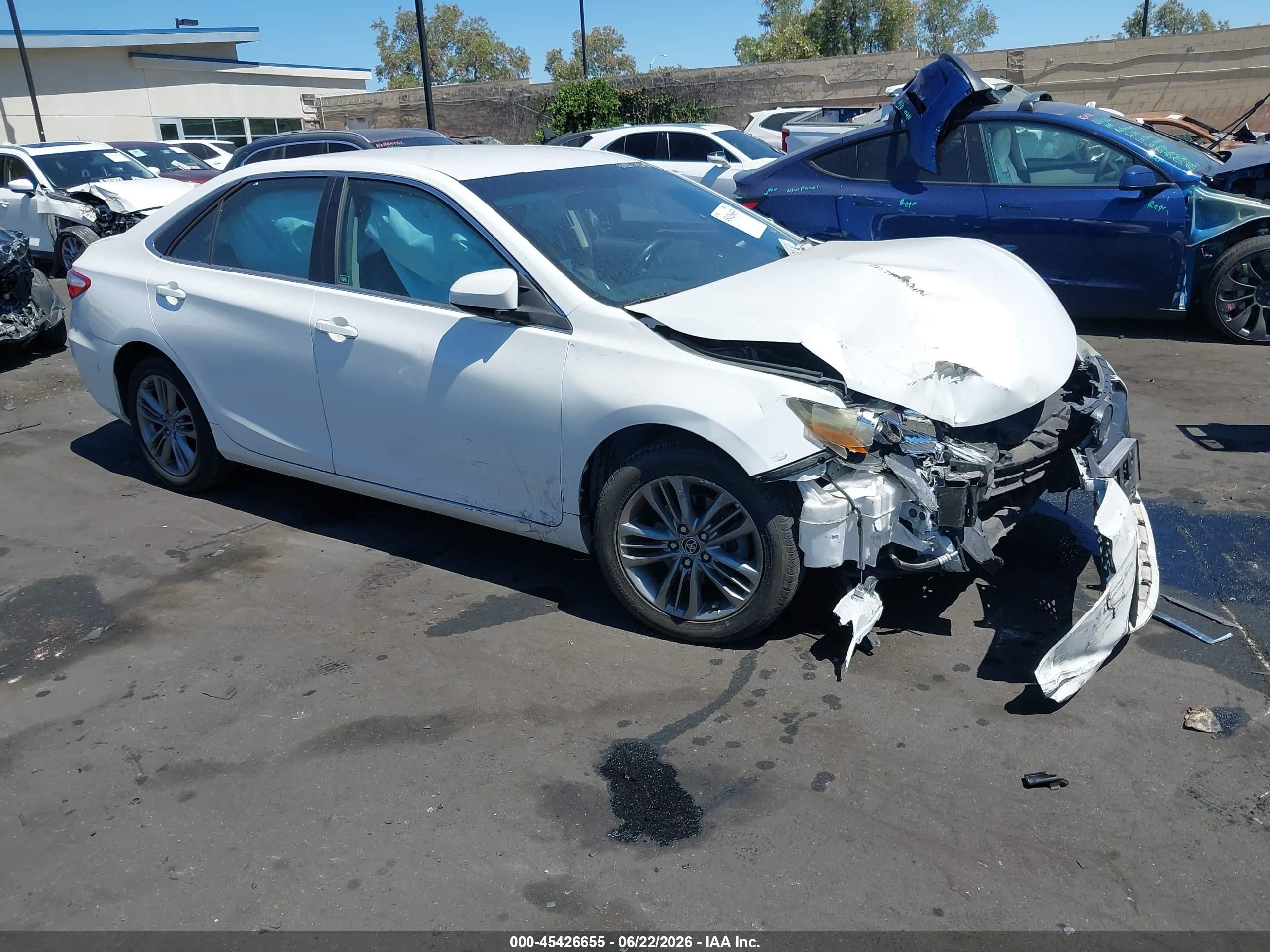 2015 Toyota Camry LE, VIN 4T1BF1FK7FU094008 — Front end