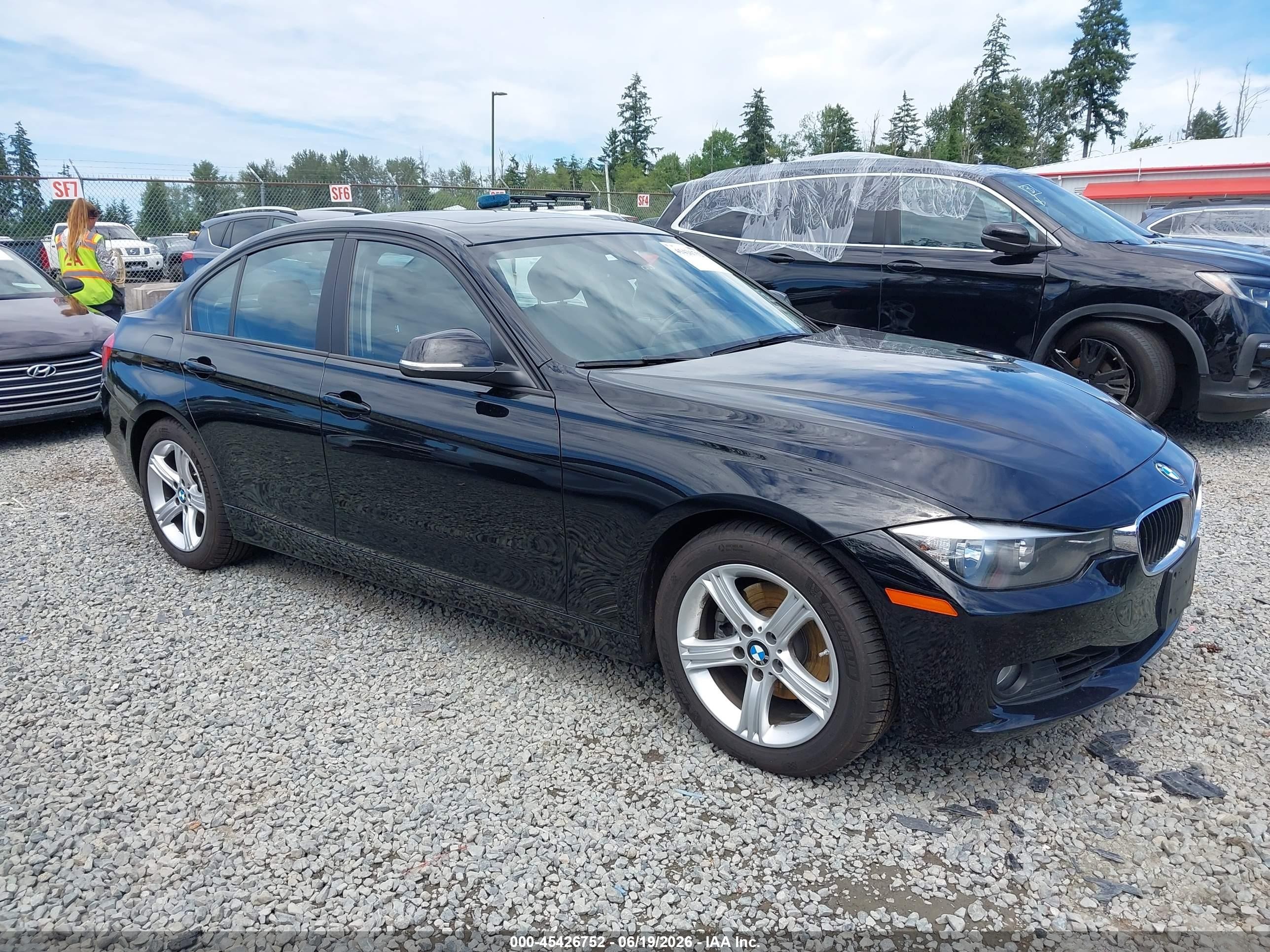 2013 BMW 3 Series 328i, VIN WBA3C1G57DNR45383 — Side