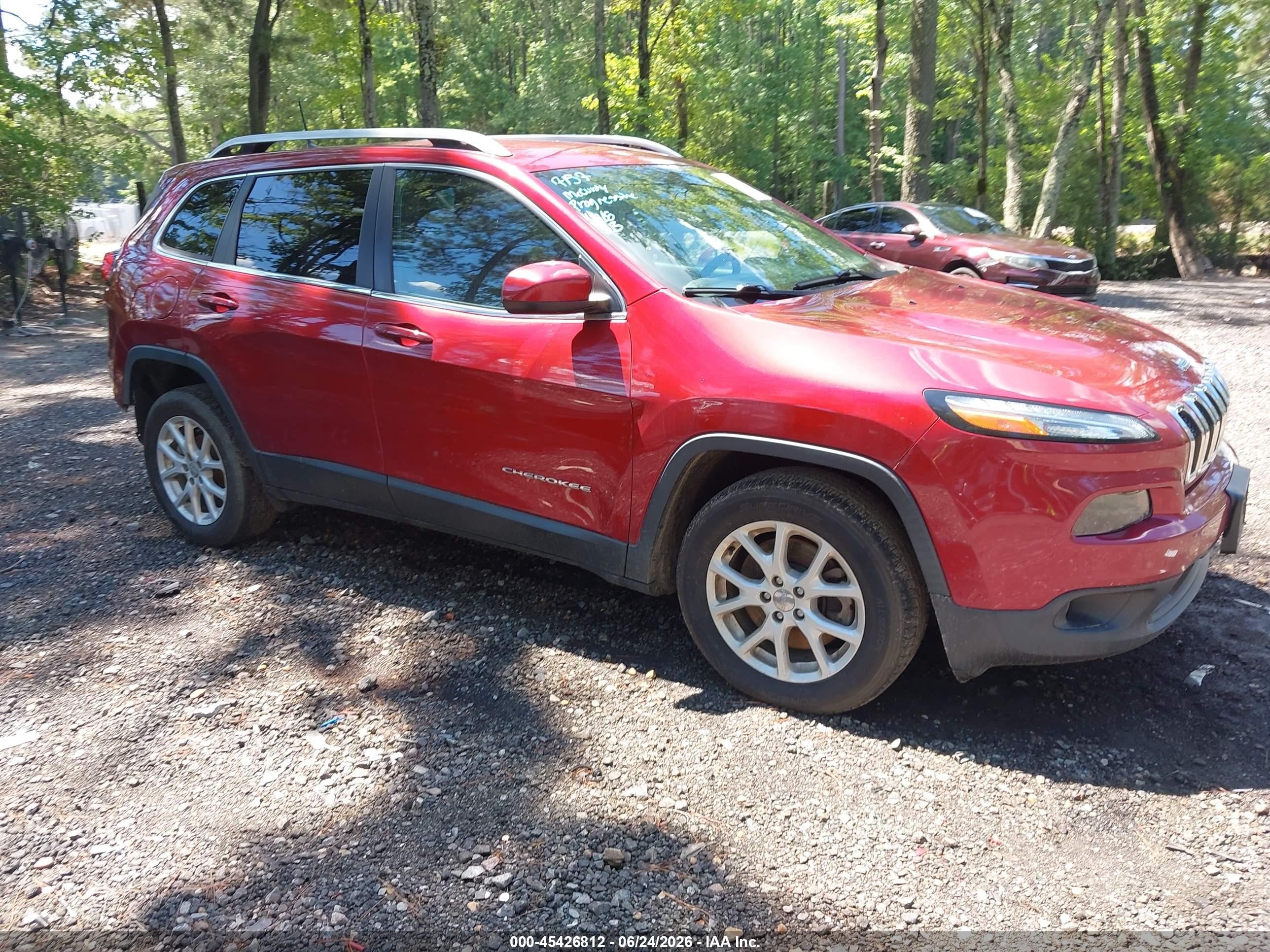 2017 Jeep Cherokee Latitude, VIN 1C4PJLCB4HD216514 — Rear end