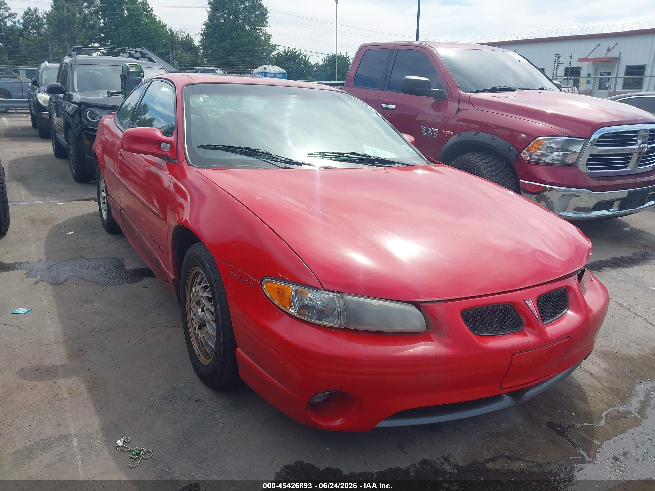 1998 Pontiac Grand Prix GT, VIN 1G2WP12K5WF208718 — Front end