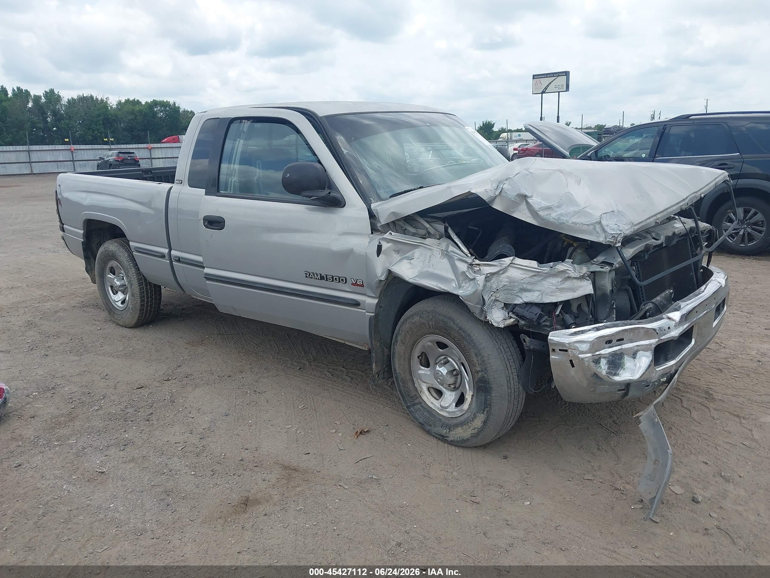 1998 Dodge 1500, VIN 3B7HC13YXWG153734 — Front end