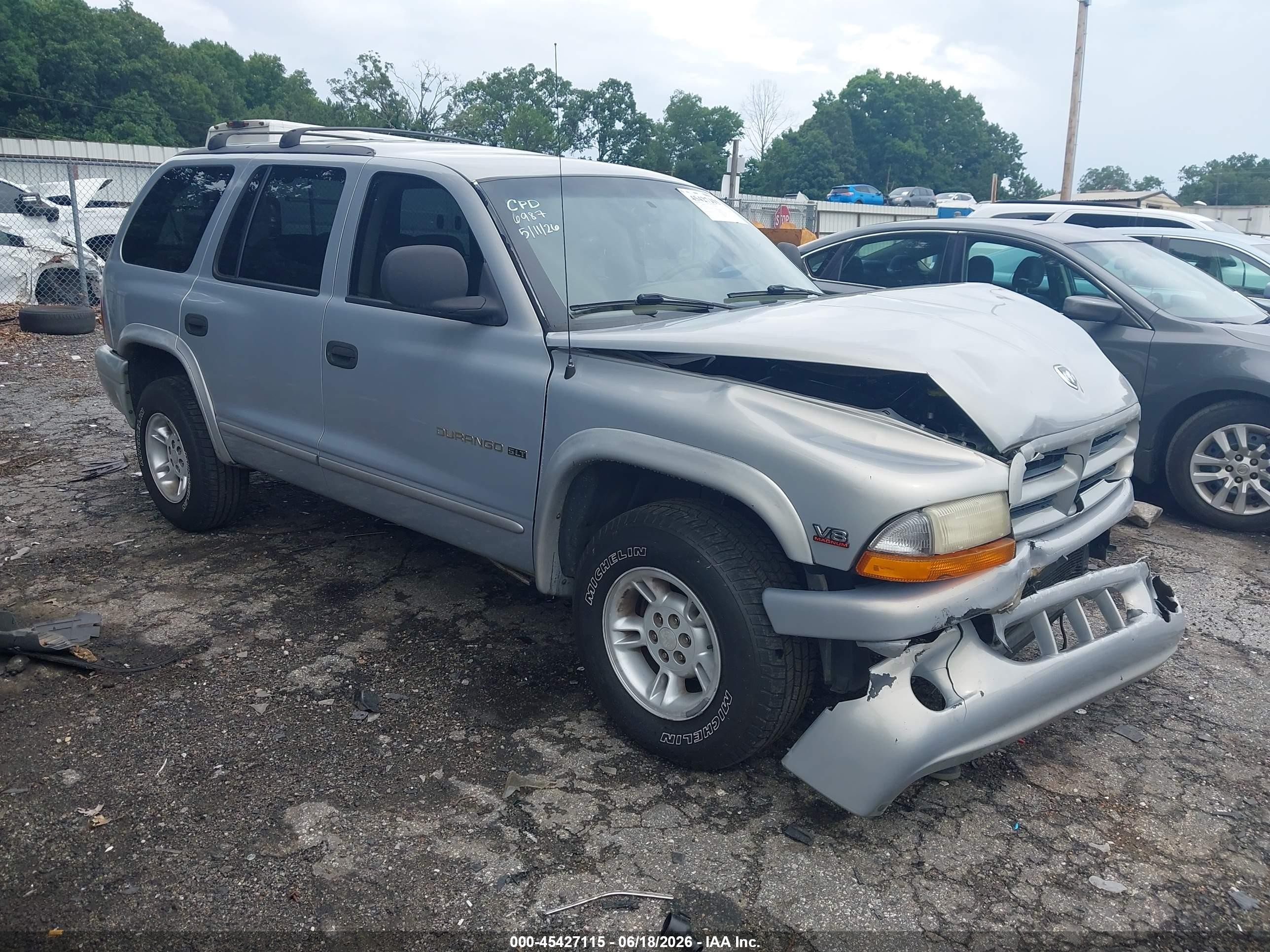 2000 Dodge Durango, VIN 1B4HR28YXYF116987 — Front end