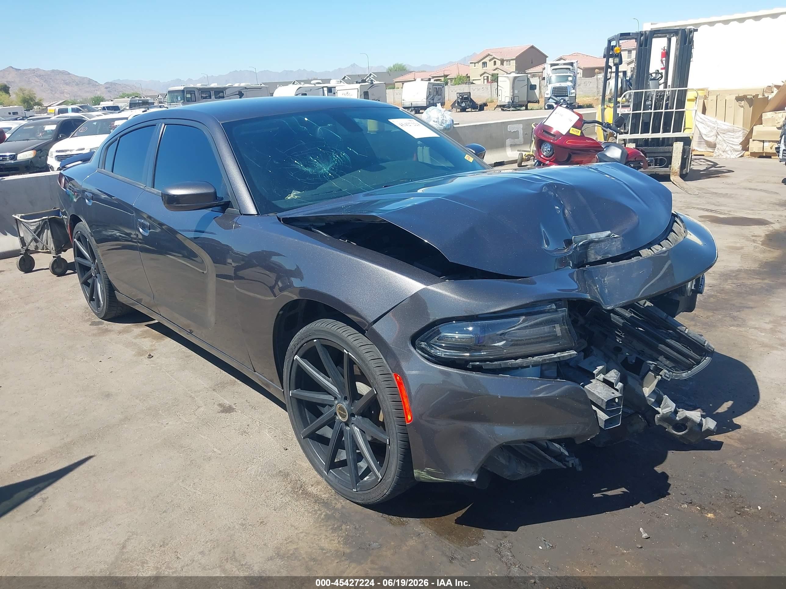 2015 Dodge Charger SE, VIN 2C3CDXBG7FH896715 — Front end