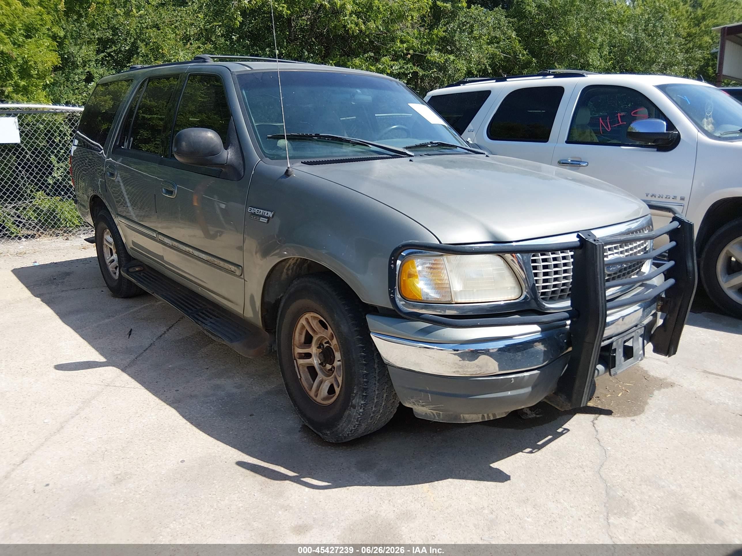 1999 Ford Expedition XLT, VIN 1FMRU176XXLC41418 — Normal wear