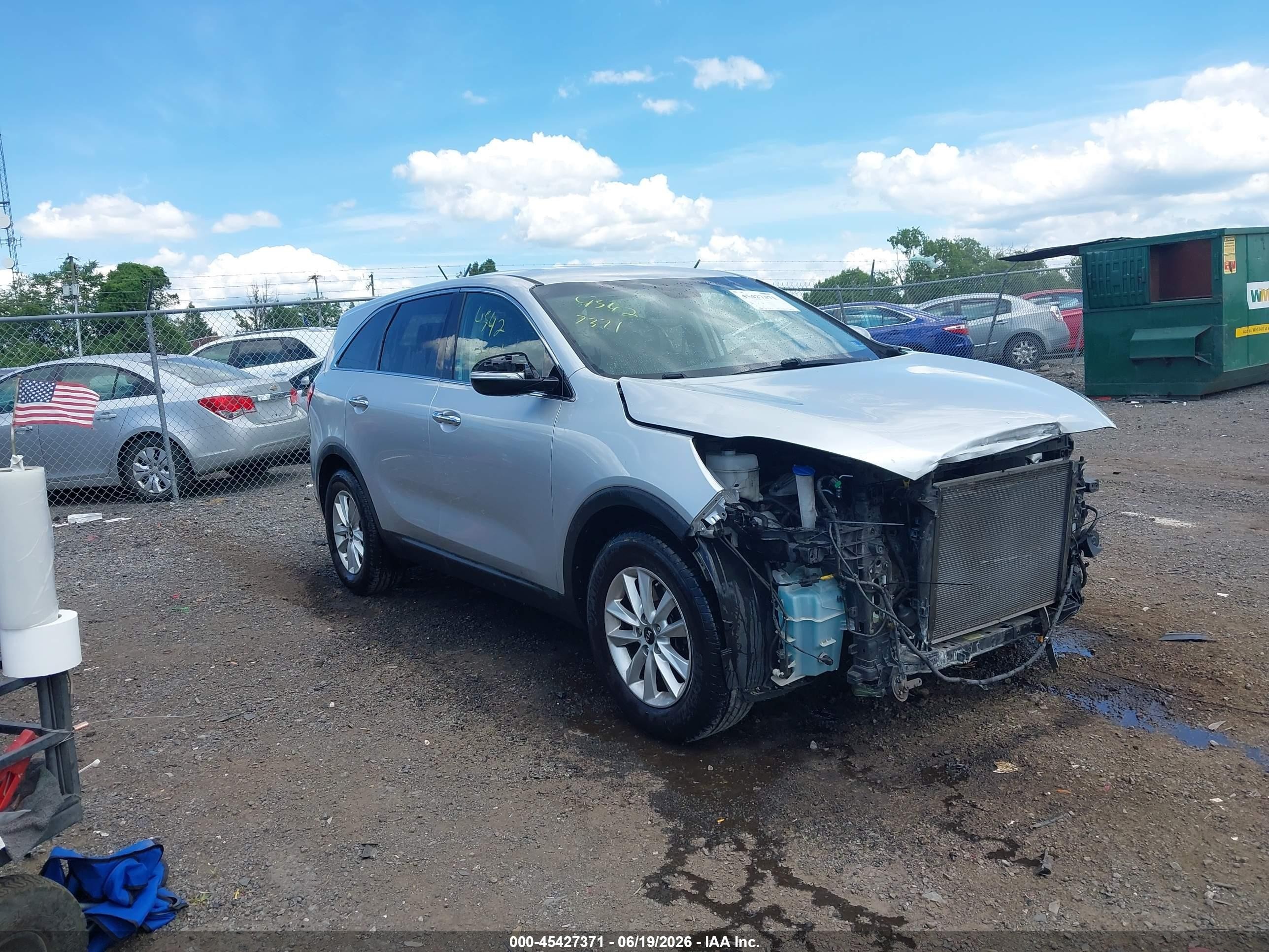 2019 Kia Sorento LX, VIN 5XYPG4A59KG512428 — Front end
