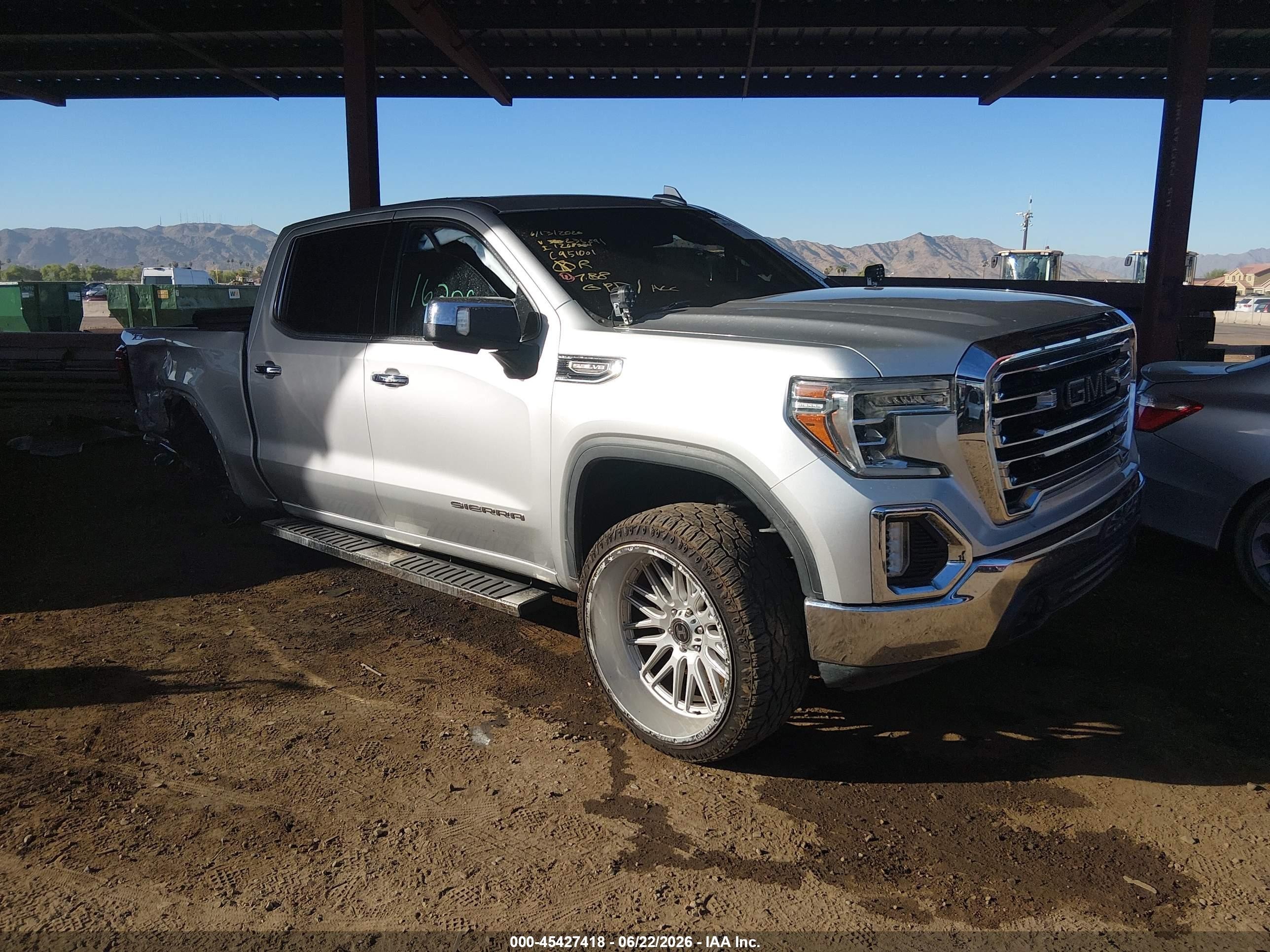 2019 GMC Sierra 1500 SLT, VIN 3GTU9DED5KG235891 — Бок