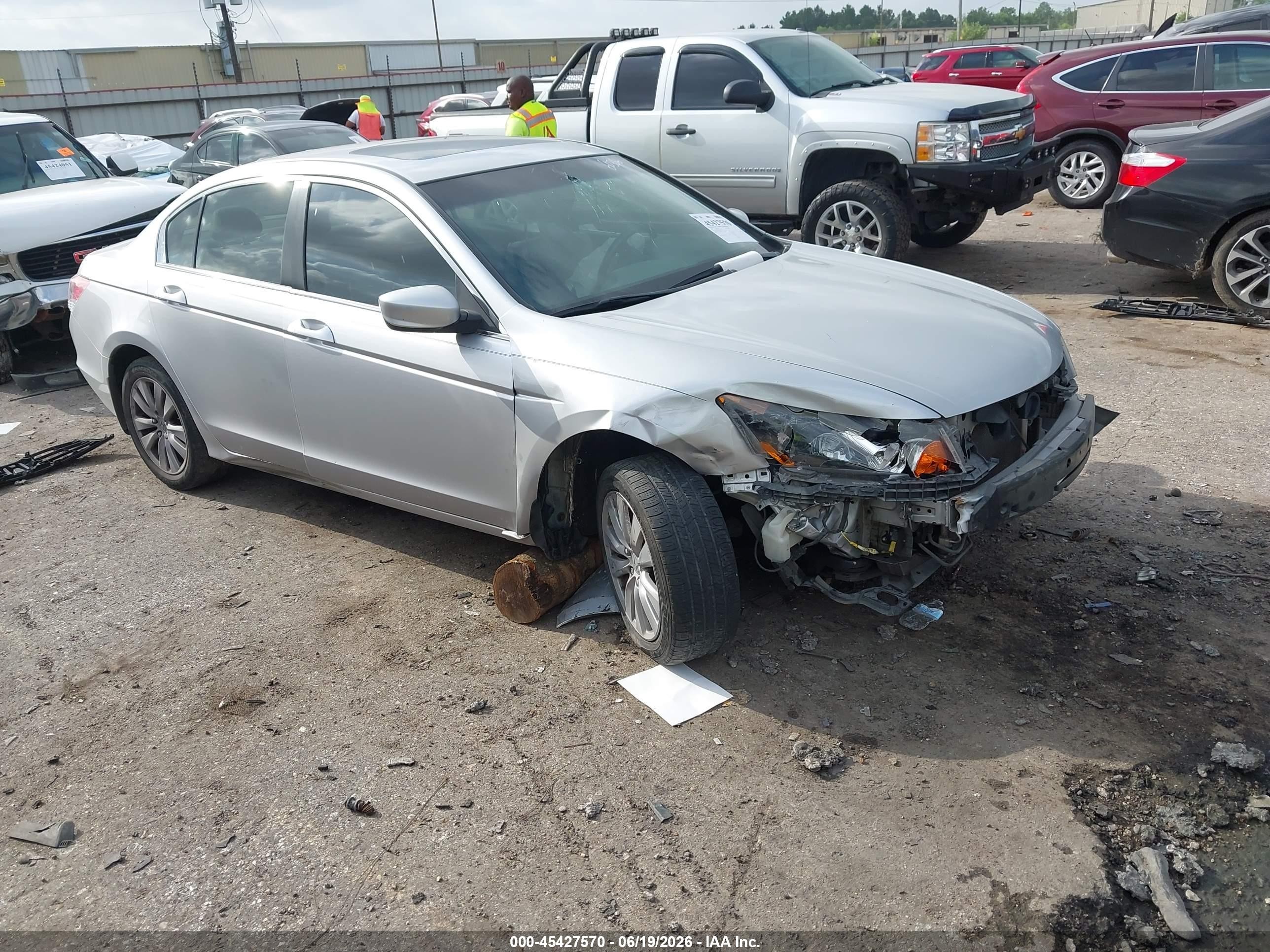 2012 Honda Accord EX-L, VIN 1HGCP2F82CA213842 — Перед