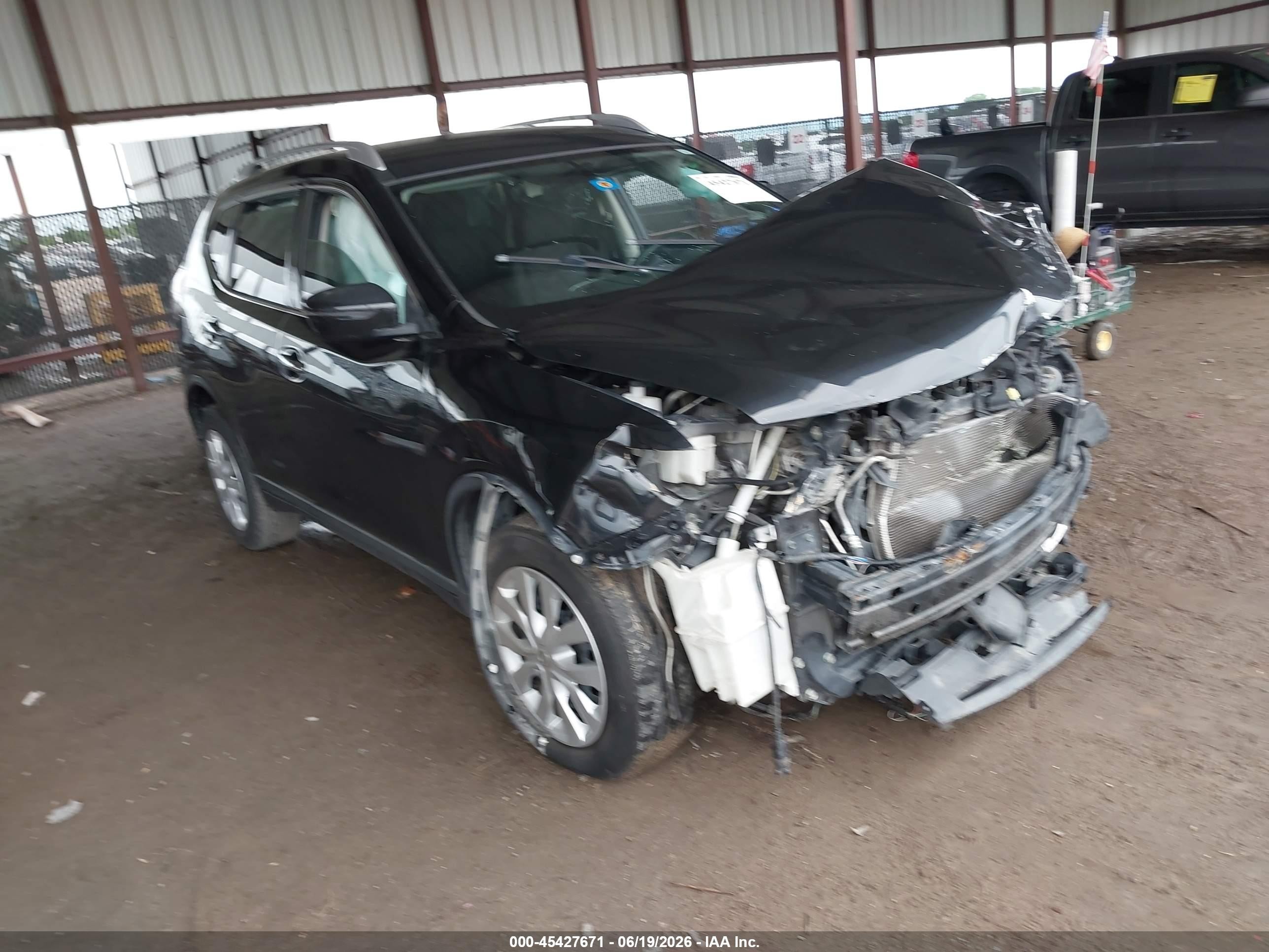 2016 Nissan Rogue SV, VIN KNMAT2MT6GP606559 — Front end