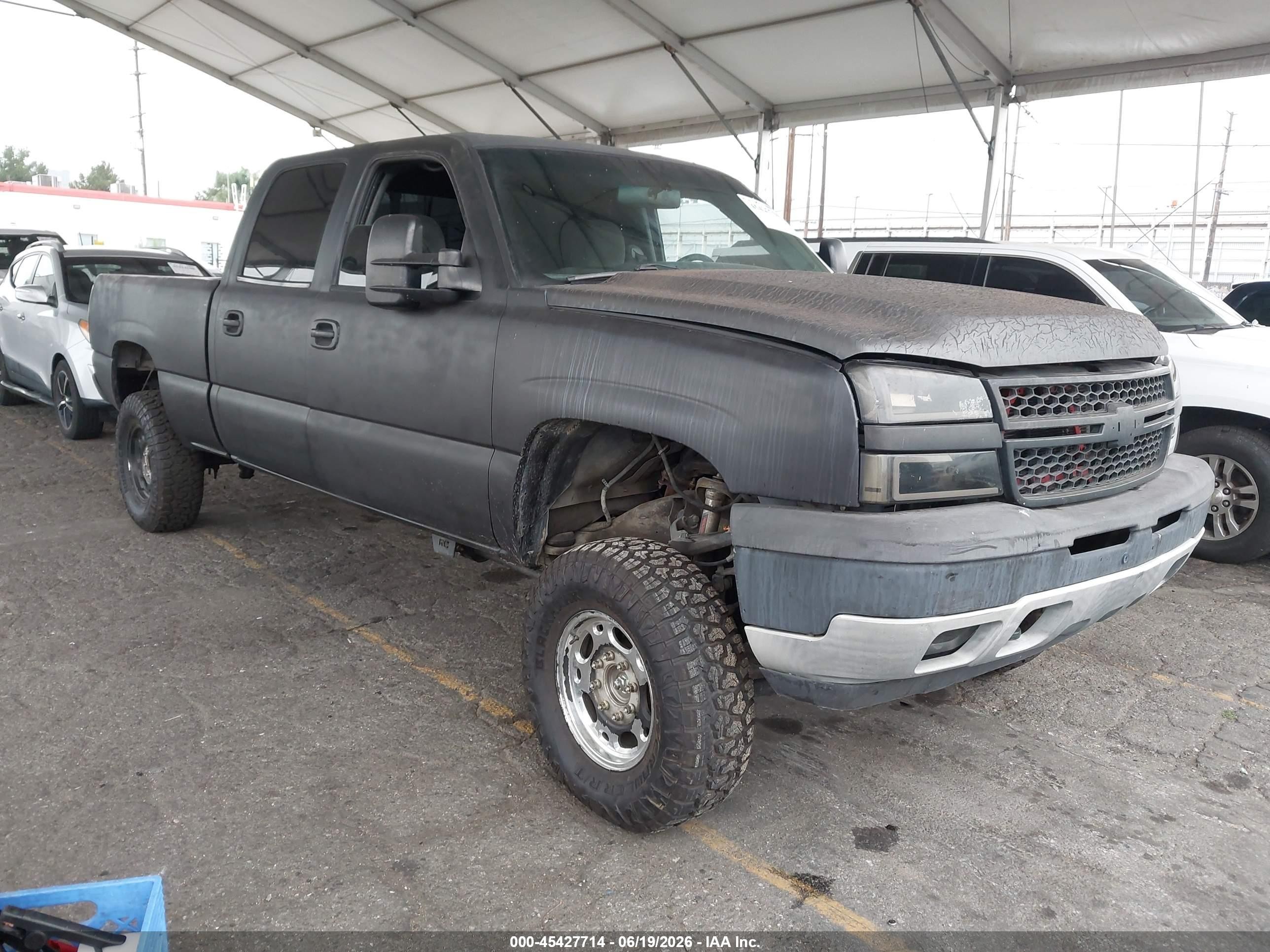 2005 Chevrolet Silverado 1500HD LT, VIN 1GCGK13U95F830977 — Пожар в моторном отсеке