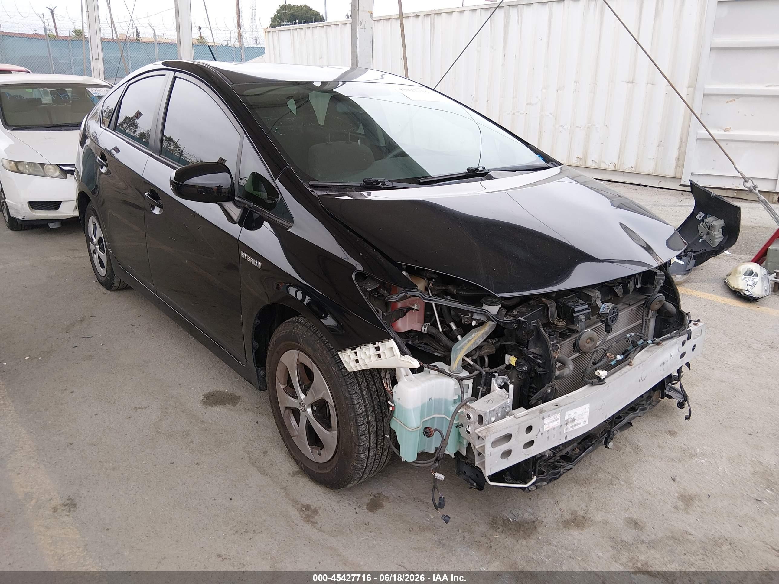 2015 Toyota Prius Three, VIN JTDKN3DU3F1947447 — Front end