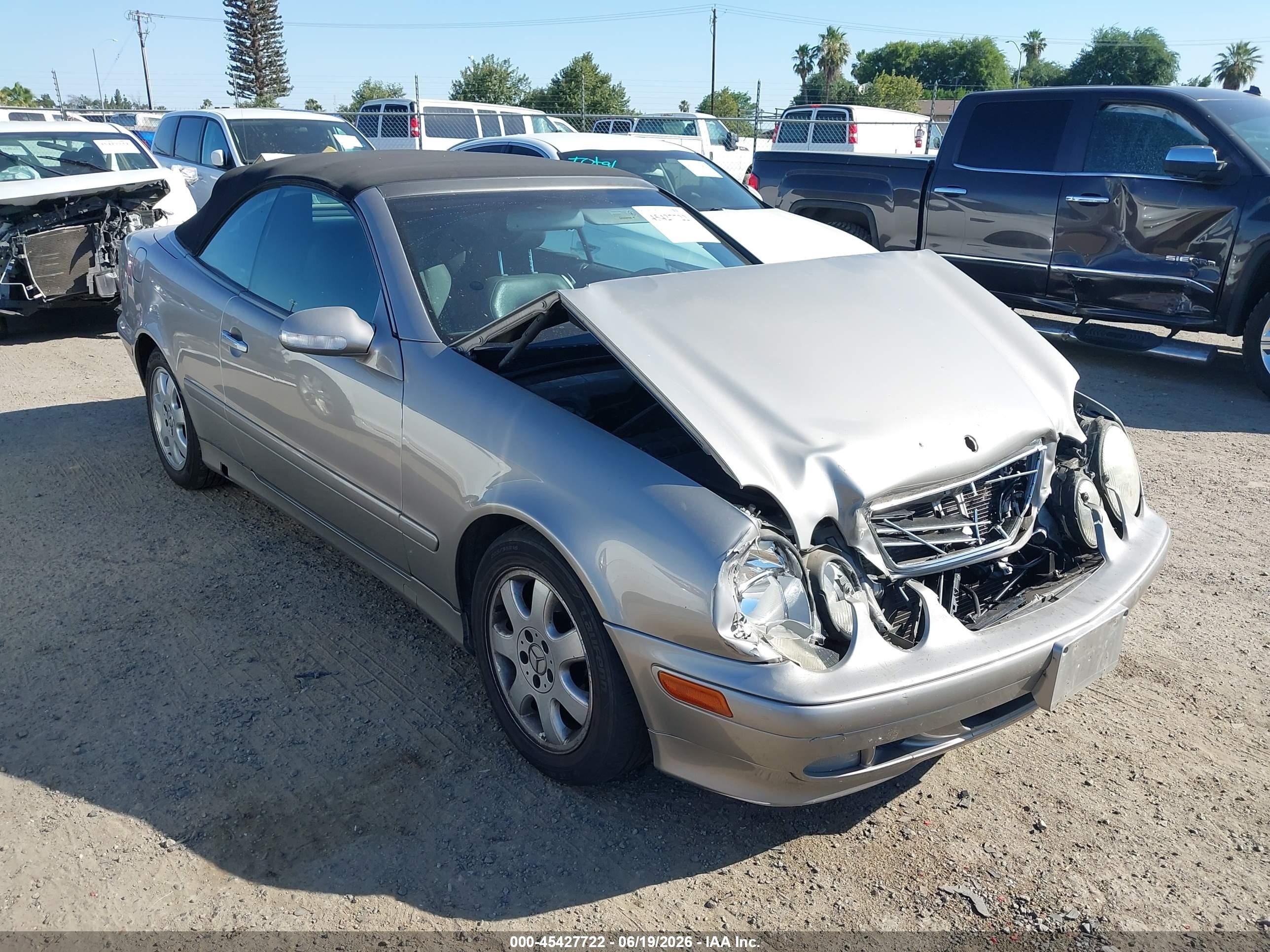 2003 Mercedes-Benz CLK 320, VIN WDBLK65G73T136742 — Front end